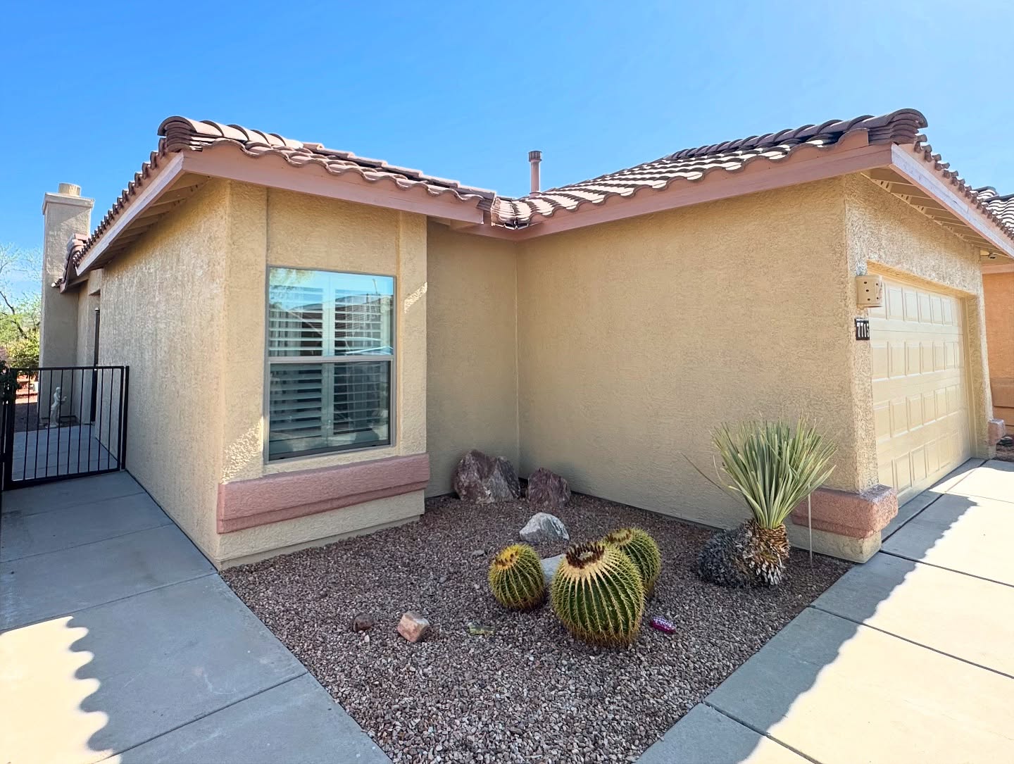 Brightened up the exterior! #ExteriorPainting
#HousePainting
#CurbAppeal
#FreshPaint
#ProfessionalPainters
#PaintTransformation
#TucsonPainter
#HomeUpgrade
#LGNDPainting
#PaintingContractor
#BeforeAndAfter
#StuccoPainting
#CleanFinish
#PaintDoneRight
#ExteriorRefresh