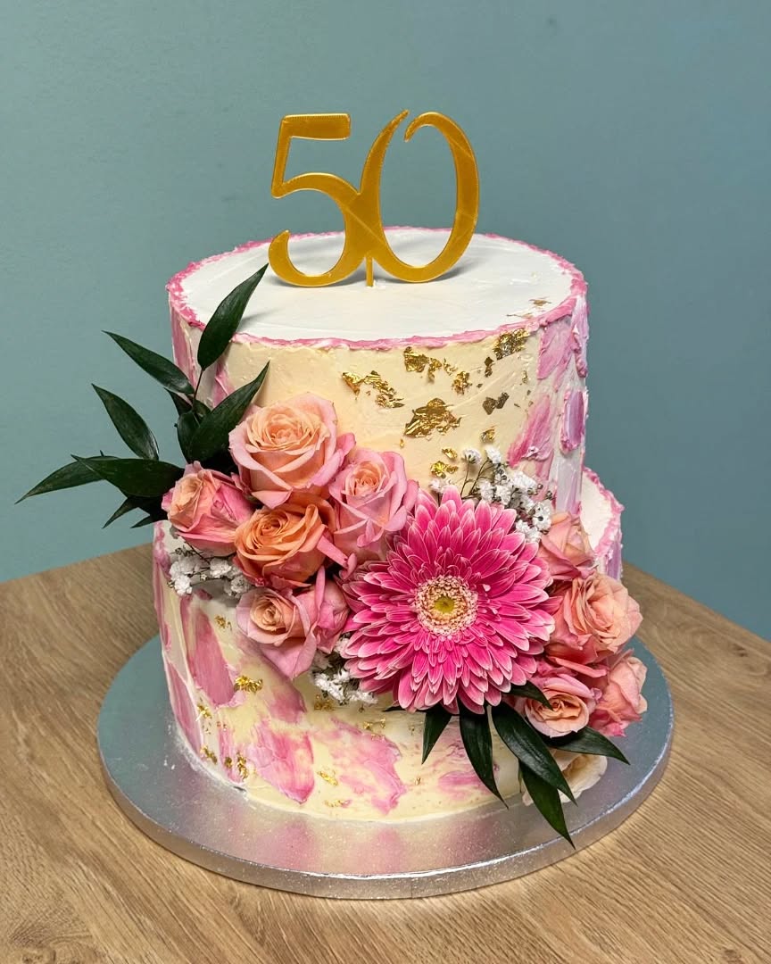 Dort s ovocem a květy #ovocnydort #dortskvetinami #sladkepohladi