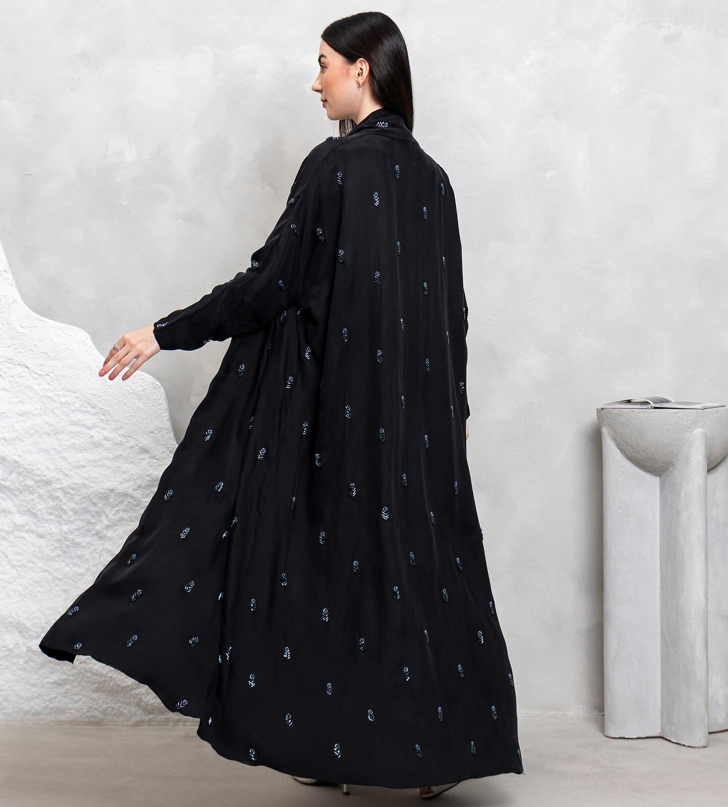 A simple touch that makes you stand out effortlessly, like you’re celebrating life every day.
• Model: A05
• Fabric: حرير مغسول
• Color: Black
DM us to order 🖤
#LURANA #Abaya #uae #abudhabi #عبايه #عباية