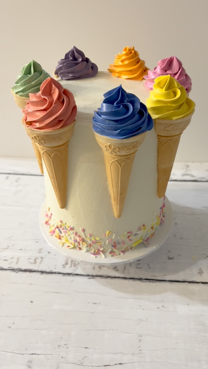 Had to keep my kidsโ grubby little hands away from this one. What a beaut!
#cake #cakecakecake #cakeporn #cakelover #cakestyle #cakeinspiration #birthdaycake #buttercream #cakesofinstagram #cakedecorating