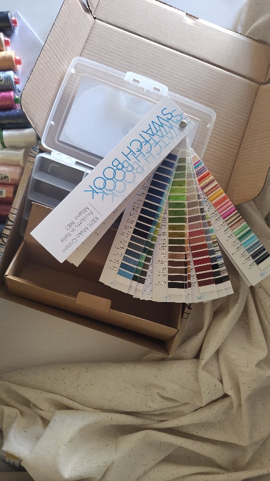 So excited to be an @aurifilthread artisan and cannot wait to show you more of what we've got planned this coming year!
#gifted #thread #fiberart #textileart #textiles #quilting #quilter #patchwork #handmade