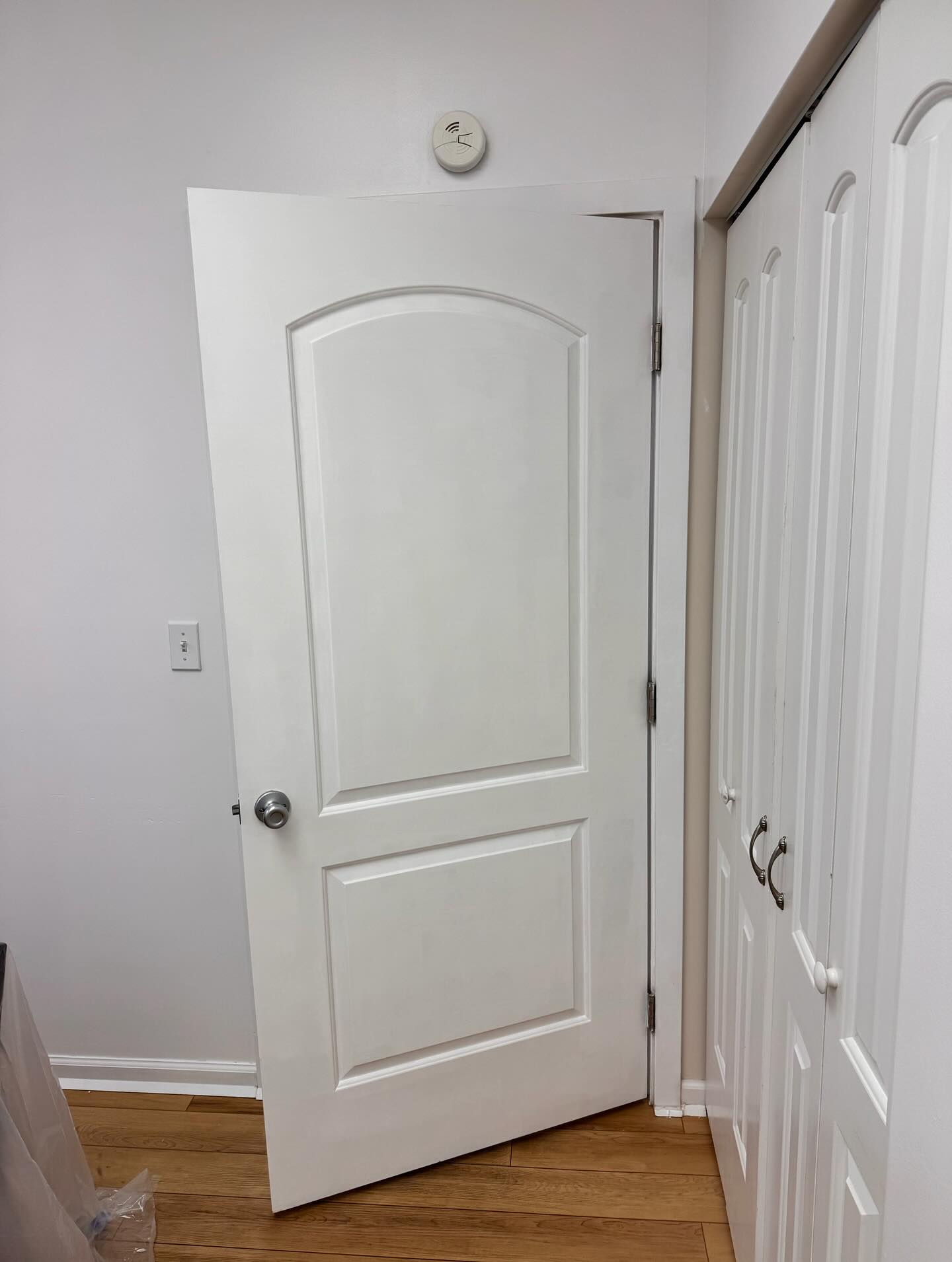 Door/Trim replacement and paint! What a nice, clean new look!🤩🛠️🏠 #hawaiihandyman #remodel #repair