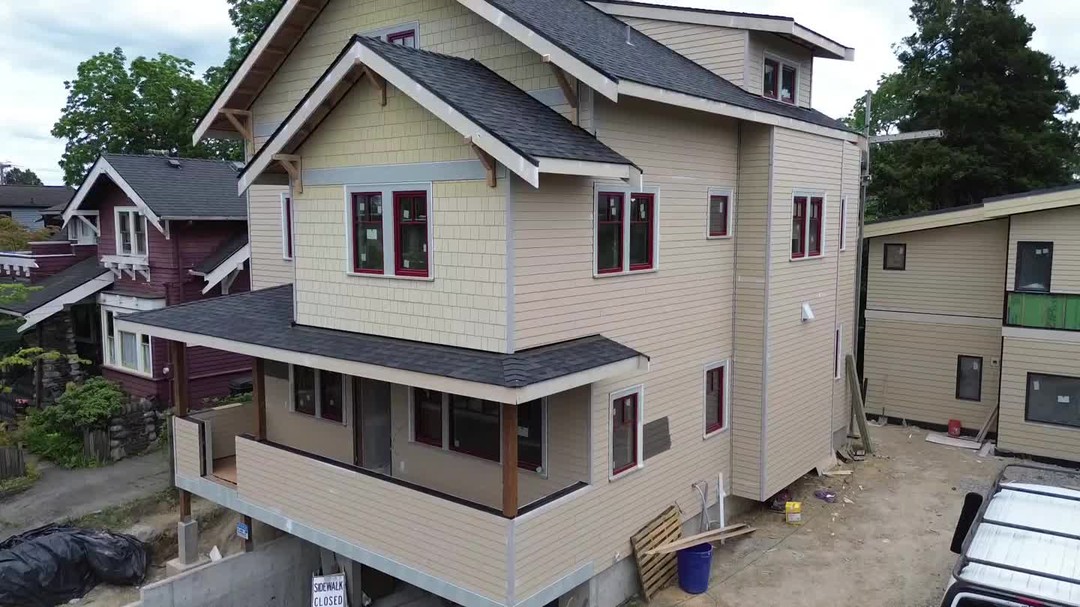 Siding is almost done, sheetrock is being primed and we're turning the corner on our Phinney Ridge SFR + DADU.
This @atelierdrome design is coming into focus. The DADU is a more modern look, and the SFR is a traditional design. Both feature our standard airtight high performance envelope with continuous fresh air delivery!
#greenbuilding #buildingscience #sustainablebuilding #buildersofinsta #buildingenvelope #energyefficiency #betterbuilding #lowcarbonbuilding #lowcarbonconstruction #buildingforclimatechange #highperformancebuilding #highperformancehomes