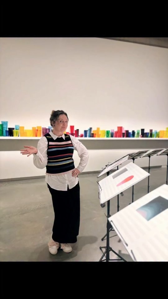 A creative usually has a few jobs.
I'm a muso and also an educator to young people in art, singing, voice, speech and drama.
One of the places I teach is @bundanontrust - art museum on the south coast.
The new exhibition featuring works from Betty Kuntiwa Pumani and @davidsequeirastudio is nothing short of magic. Two quite different mediums, but both bursting with colour and story.
Get there!
Xoxo