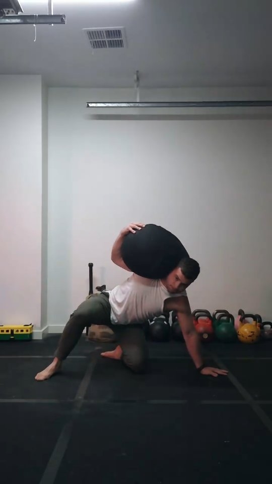 Sandbag challenge.
Bag to shoulder + get down and up
With the heaviest bag possible.
Following the lead from @_claytonking317 & @gabe.ag.t
Everyone else seems to have heavier bags — so I did it for two.
Still don’t have the range in my left hip to do it without propping my arm down, but I got there without falling.
-
-
-
-
-
#sandbagtraining #hiprehab #functionalstrength #heavycarry #strongmantraining #strongfirst