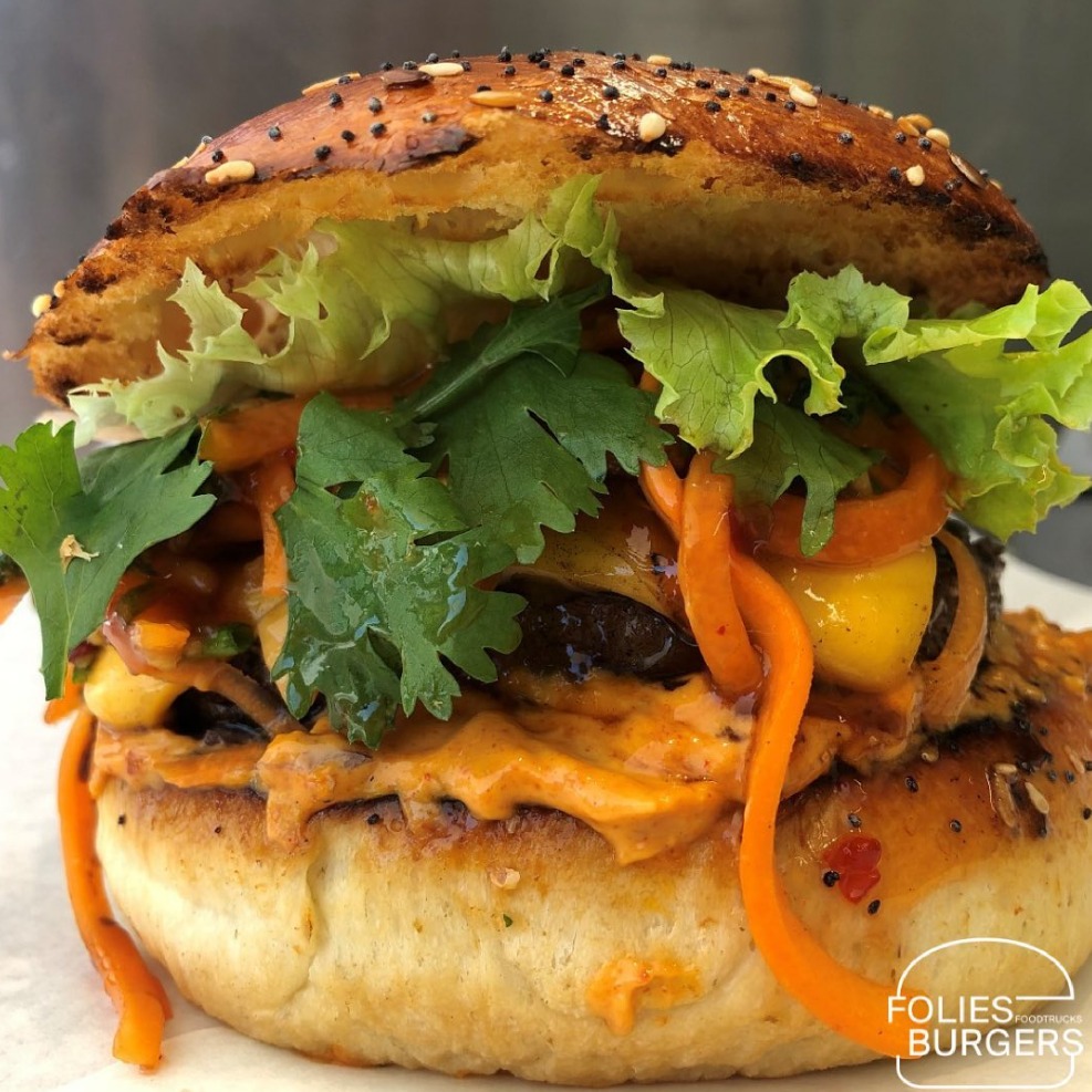 A partir de mercredi sur tous nos emplacements pour une durée limitée💥
Burger Thaï 🇹🇭
Sauce mayo curry rouge, steak haché et cheddar fondu, spaghettis de carotte, coriandre et basilic thaï🌱 sauce Sweet Chili et cacahouètes concassées…