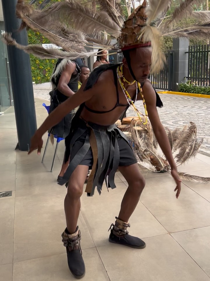 I’m fascinated by the striking artwork over the reception desk of the Novotel Nairobi Westlands, with migrating animals fashioned from reclaimed metal. Luhya dancers greet me performing the Isukuti dance, accompanied by exuberant drumming. I feel too self-conscious to join in but the moves, traditionally performed at celebrations, are designed to enhance feelings of wellbeing. This is Africa and the welcome is invigorating and warm.
#accorhotels #nairobilife #traveljournalist #kenyatravel #kenyatravels #nairobikenya🇰🇪 #nairobicity