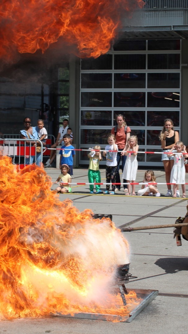 📣Wij zijn #streapp en tonen content van ooggetuigen. Bekijk de compilatie van afgelopen week. Nieuwsgierig naar het platform wat wij ontwikkelen? Volg ons!
#ooggetuige #p2000 #112fotografie #brandweer #ambulance #politie #berging #watiseraandehand #hulpverleners #rijkswaterstaat #handhavers #evenementenfotografie #ruurlo #haarlem #denhaag #rotterdam #franeker #amstelveen #nijmegen