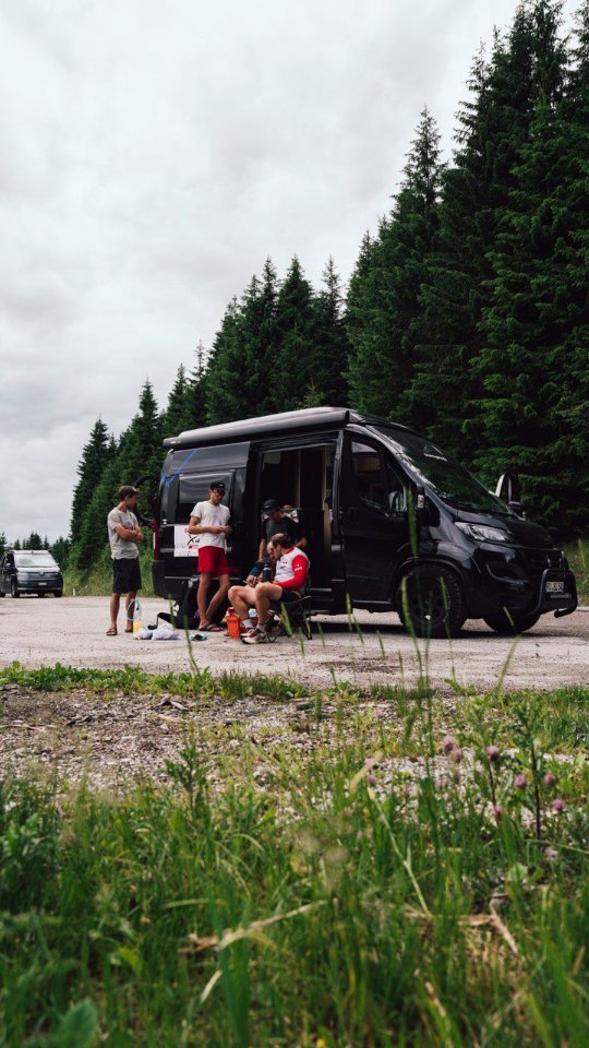 @redbullxalps 2025 — what a ride! huge thanks to @crossrent_official for keeping us rolling 🚗 while hiking and flying through the Alps.
🎥 @sbvision.ch
#crossrent #campervan #rental #nature #outdoor #travel#travelling #offgrid #rentyourmission #roadtrip #campinglife#adventure #intothewild #escape