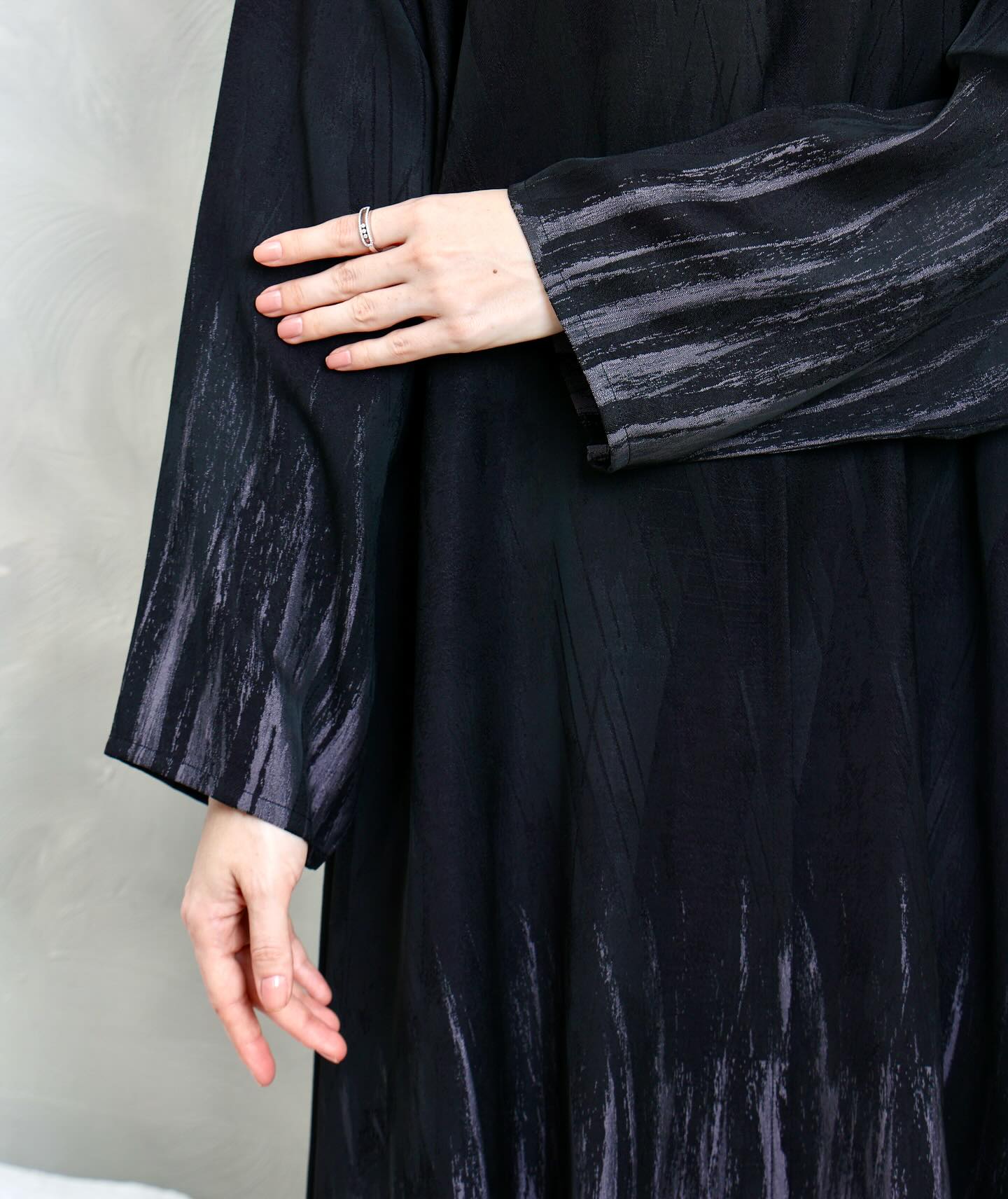 ❌SOLD OUT❌
Perfect for daily wear — the beauty of this piece comes entirely from the fabric itself, with soft blue strokes that bring the whole look to life 🖤
• Model: A03
• Fabric: Jacquard
• Color: Black with blue touch
• Price: 700 AED
DM us to order 🖤
#LURANA #Abaya #uae #abudhabi #عبايه #عباية