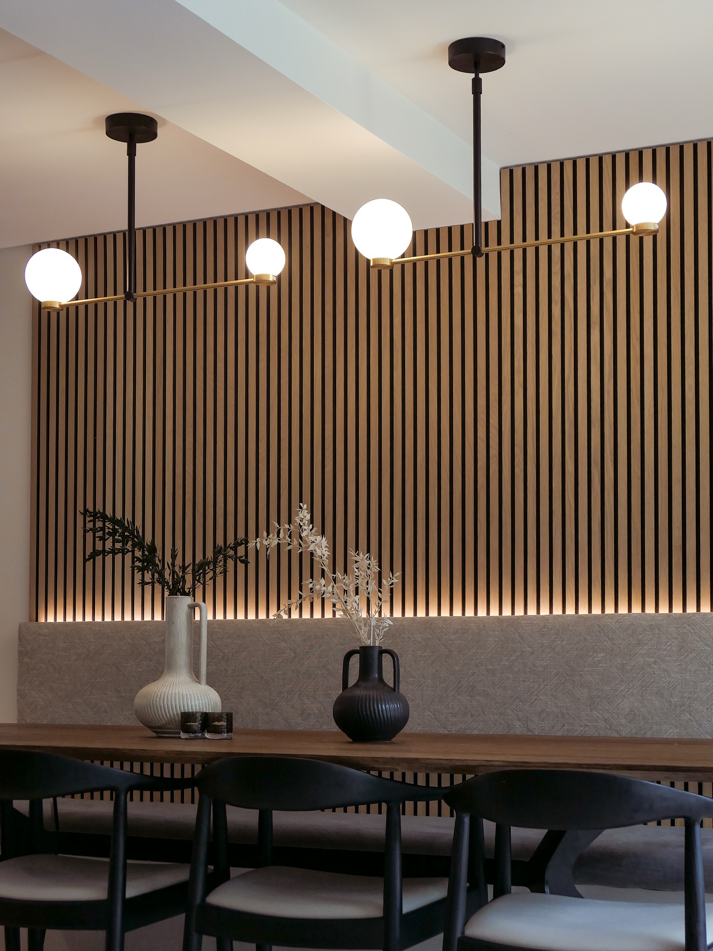 This bespoke built-in bench and slatted timber clad wall were both designed, upholstered, and fitted under the careful management of WCI. From concept to completion, every detail was tailored to suit the space.
#BespokeInteriors #BuiltInBench #TimberCladding #JoineryDesign #WCIProjects #interiordetails