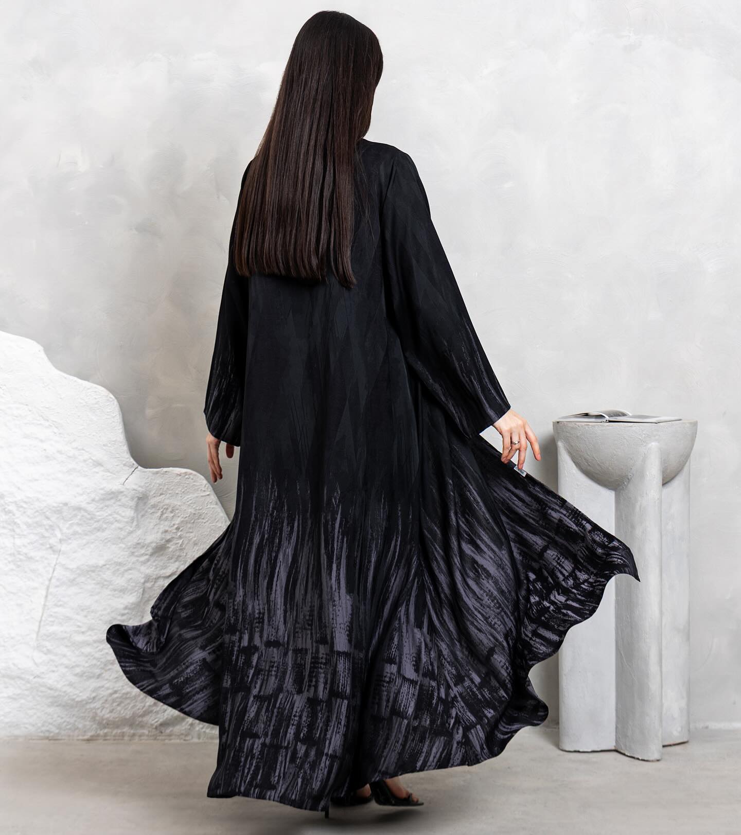 ❌SOLD OUT❌
Perfect for daily wear — the beauty of this piece comes entirely from the fabric itself, with soft blue strokes that bring the whole look to life 🖤
• Model: A03
• Fabric: Jacquard
• Color: Black with blue touch
• Price: 700 AED
DM us to order 🖤
#LURANA #Abaya #uae #abudhabi #عبايه #عباية