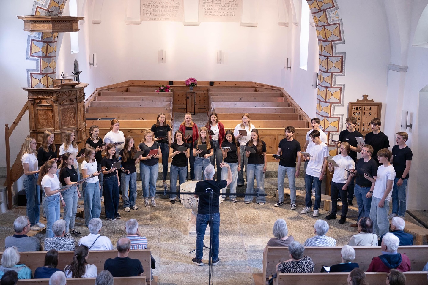 Nach drei gelungenen Konzerten in Andeer, Zürich & Chur begeben auch wir uns in die Sommerpause 🌞
Geniesst das schöne Wetter & bis im August! 💖