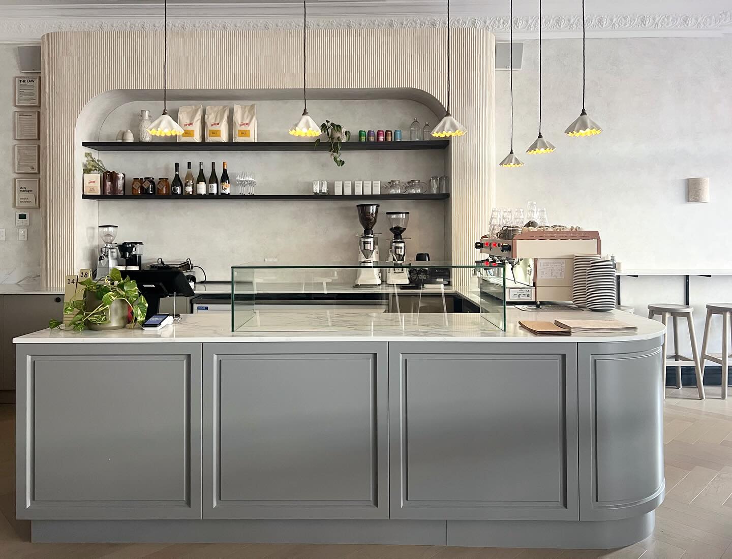 This café fit-out was completed last week for some awesome clients.
We’re loving the French-washed walls, herringbone floors, custom joinery and fluted travertine tiles, paired with beautifully crafted, NZ-made lighting pieces.
Head into @noble.dunedin for good vibes and their delicious menu offerings. 🙌🏻☕️🍳