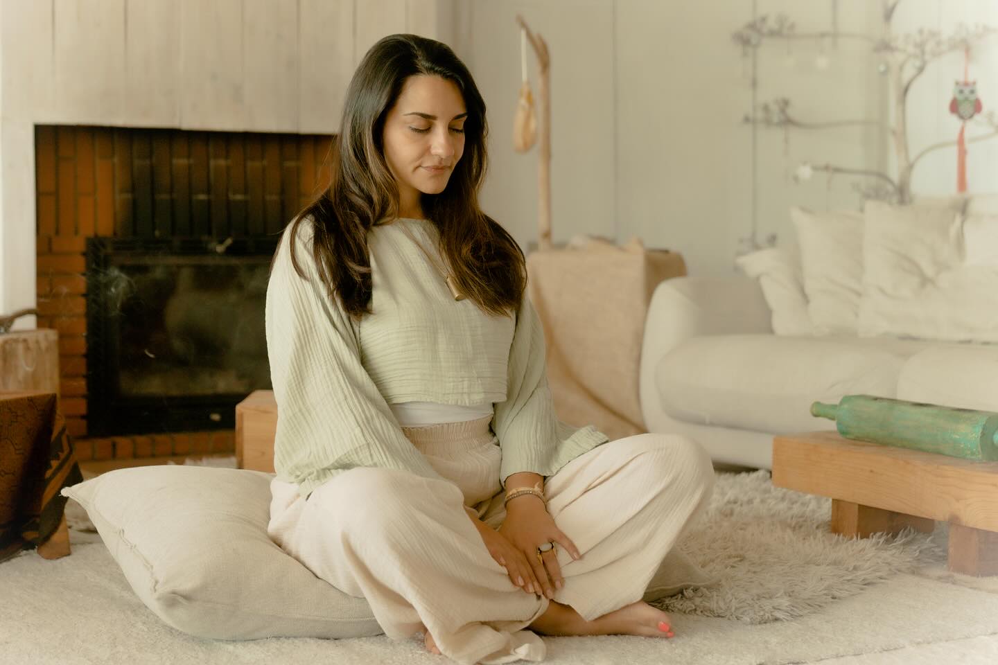 Did you know a 10-second breath can shift your entire nervous system?
One of the most effective and scientifically-backed techniques for calming anxiety is called the physiological sigh & itâs beautifully simple.
⨠Two inhales through the nose (the second one slightly sharper),
⨠Followed by a long, slow exhale out the mouth.
This breath pattern activates the parasympathetic nervous system â the part of your body responsible for safety, softening, and calm.
It tells your body: Youâre okay now.
I use this whenever I feel my stress rising or need a quick reset. Iâve used it a few times over the last two weeks if Iâm being transparent.
The body knows how to regulate itself we just have to remember how to work with it.
đŤ Try 3 rounds next time you feel overwhelmed and notice what shifts.
đ Save this post so you can come back to it when you need it most.
#breathworkhealing #reducestressnaturally #stressrelieftips #physiologicalsigh #breathworkpractice #breathworkcoach #breathworktips #breathingtips #anxietymanagement #breathworkfacilitator #calmyourself #ukbreathwork #playgroundofthemind