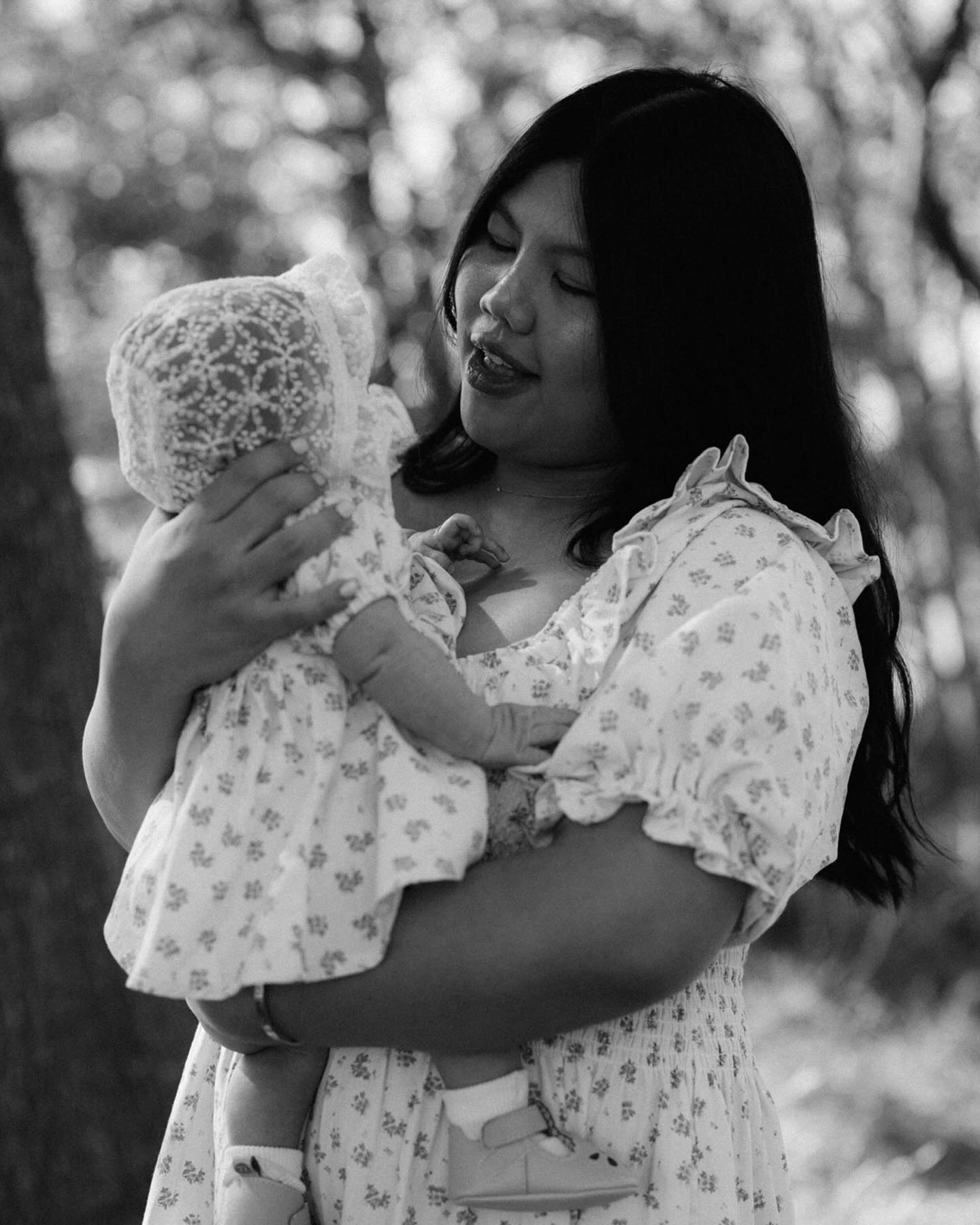 You don’t need to do anything extra to be worthy of being photographed.
You’re already doing everything—healing, loving, learning your baby, finding your footing in this new version of life. And that quiet strength? That’s what makes these photos so meaningful.
This mama wanted to remember what these early weeks felt like. Not just how they looked—but the weight of her baby on her chest, the way she looked at her with complete awe, and the stillness that somehow exists in the chaos.
If you’re in this season too, I’d love to help you remember it—just as it is.
Now booking in-home and outdoor motherhood sessions in San Antonio + surrounding areas.
#sanantoniofamilyphotographer #motherhood #sanantonionewbornphotographer #alamoheightsphotographer #alamoheights #alamoheightsmoms #stoneoakmoms #stoneoak #stoneoaksanantonio