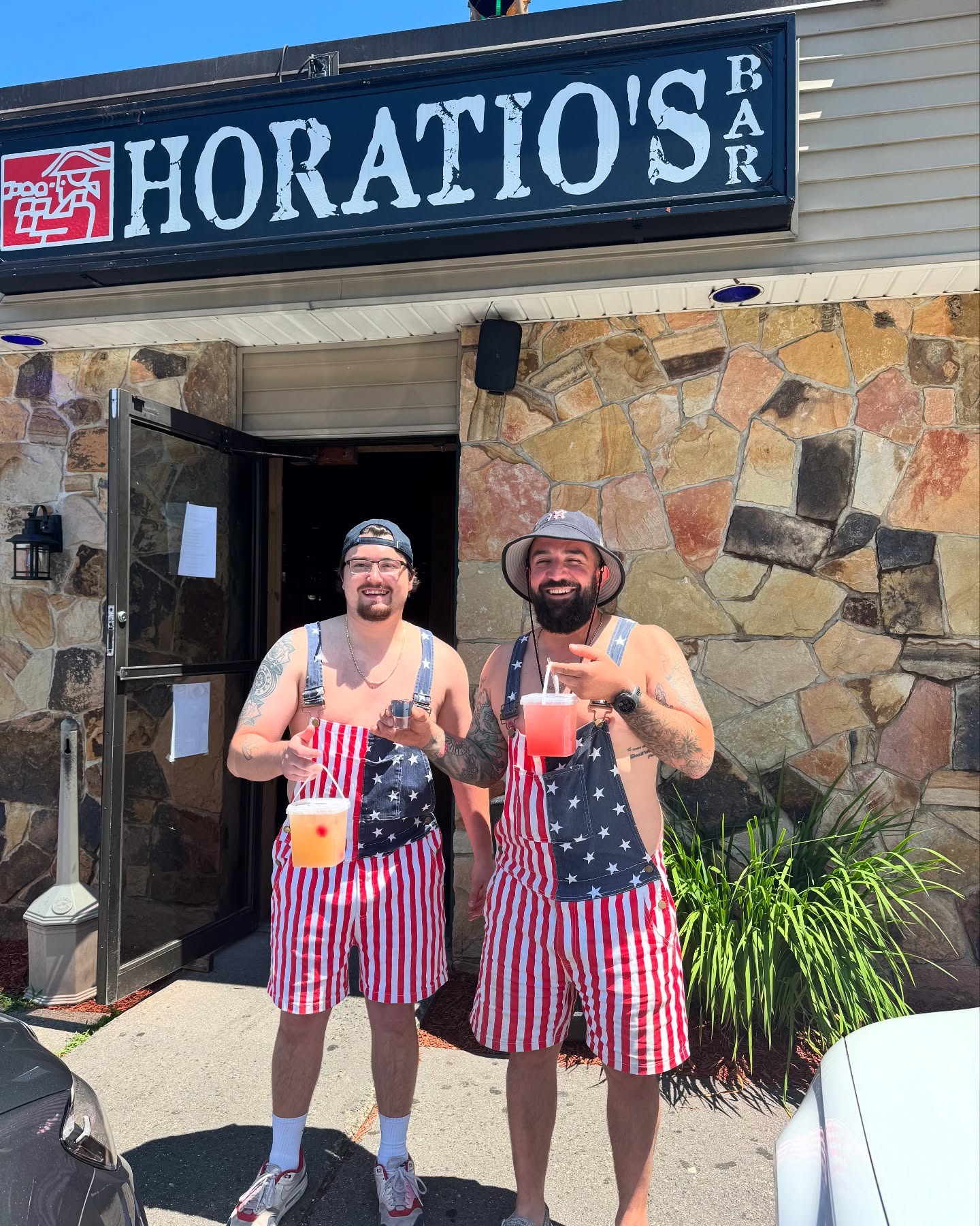 Happy Fourth of July! 🇺🇸 Drink specials all day! 🍻🎇🎆 #bucketstogo #horatiosbarct #4thofjuly