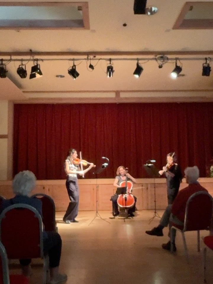 Thank you to the organisers at the @egertonmf yesterday!
We had so much fun performing for a lovely audience in Kent last night. đ
In the afternoon we played for 60 primary school children who were so quiet while they listened to the music and came up with loads of great questions for us. One of our favourites: âWhat was the first note you ever played?â đ
Thank you also to Lois (and her cat Sorrel) who put us up at her gorgeous farmhouse and cottage in the countryside and to @mikhailzemtsov1969 for helping with driving, filming and taking photos. We loved having you on tour with us!
#musiciansontour
#egertonmusicfestival
