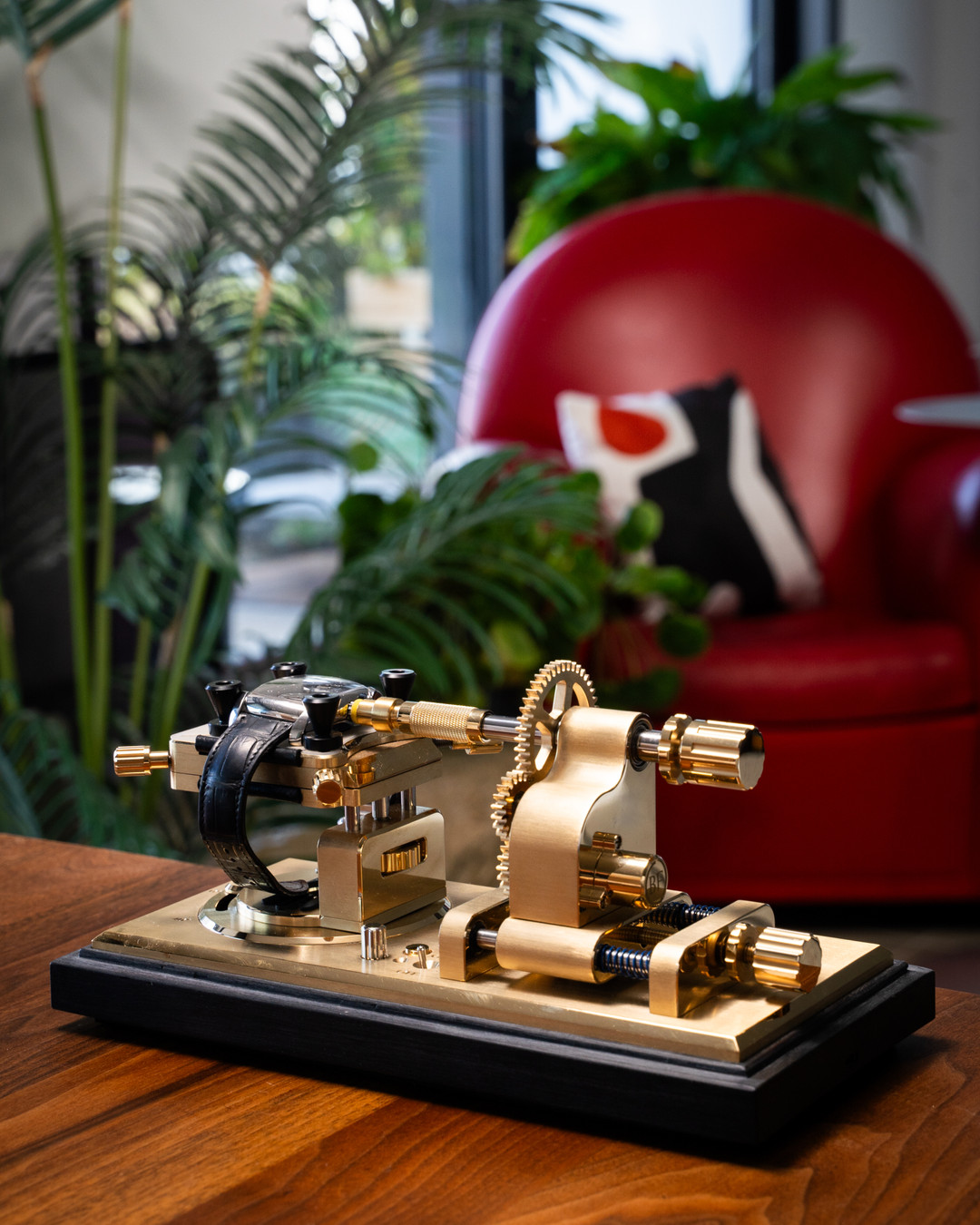 The Crown Ultimate is a testament to horological innovation. Crafted from satin-brushed steel and gold-plated brass, adorned with flame-blued screws. Every detail speaks to an unwavering commitment to perfection. Limited to 68 pieces.