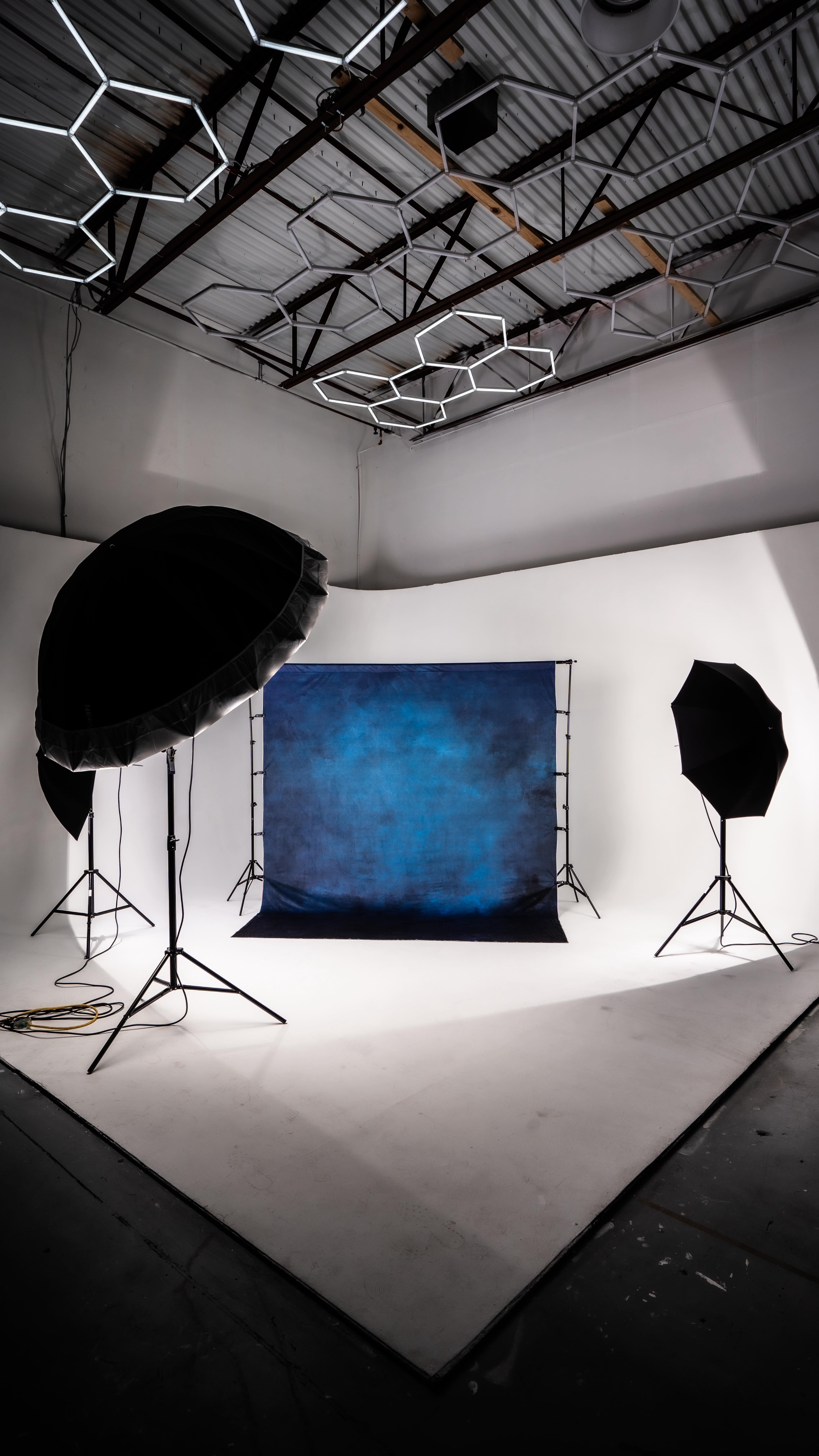 Quick BTS with the ✨Magnum Dark Blue✨ backdrop by @apertureebackdrop 💙
The vibes? Immaculate. The shots? 🔥
I’ll be going LIVE soon to edit, give feedback, and share my full experience—don’t miss it! 🎬📸
Affiliate link in bio, use code JM20 for discounts
#ApertureeBackdrop #MagnumDarkBlue #JumpRAW #StudioBTS #BehindTheScenes #LiveEditing #PhotographerTalk #CreativeSetups #TikTokPhotographer #DarkBlueMood #BTSvibes