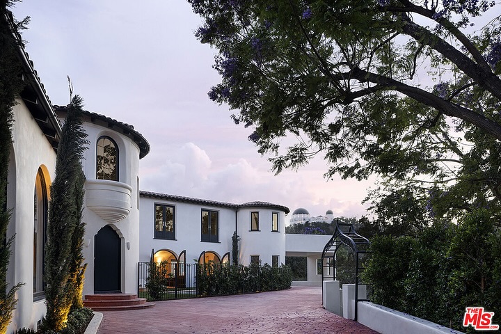 Share this with a friend who has been waiting on the ideal classic Hollywood Spanish Estate
5 🛏️
5.5 🛁
6,293 sq ft
Los Feliz 📍
$9,995,000
(Besides this house - See Slide 6 for my other off market opportunity)
🌵 Iconic 1920s Spanish Colonial by Theodore J. Scott, reimagined by 22RE and SITU Development
🌵 Set on nearly half an acre behind gates in the Los Feliz hills with sweeping city views
🌵 6,000+ sq ft of living space with 5 beds, 6 baths, original hardwood floors, vaulted ceilings, custom stained glass
🌵 Refined primary wing with spa-like bath, walk-in closet, and private terrace
🌵 Custom kitchen with red travertine accents, formal dining room, and light-filled living spaces with French doors
🌵 Outdoor oasis with new pool, full-size tennis court, and layered gardens
🌵 Rare architectural revival that honors its 1920s roots while elevating for modern living
🌵 A true estate moments from Griffith Park and the heart of Los Feliz
Listed by my friends @jonathanmogharrabi & @marcikays
Ready to start having fun with your real estate journey? Shoot me a DM
👨 @matthewjamesboelk
📱 310-955-7420
📨 Matt@sandandstone.us
🎫 DRE # 02167081
🏣 Sotheby’s International - Vista
Would you like to have your home listed and expertly marketed by @sandandstonehomesLA ?
Drop me a DM