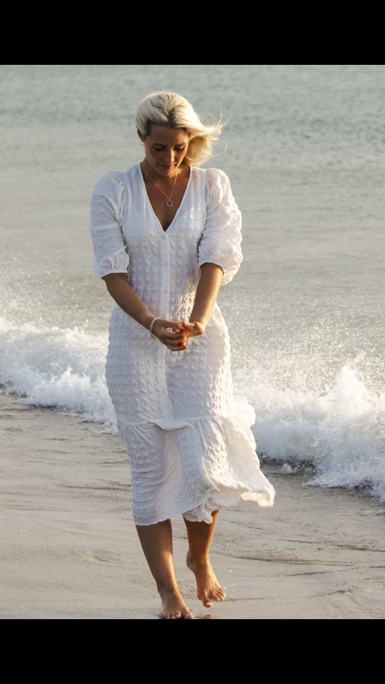 Here is a sneak peek at a recent photo shoot we did with the talented @danny_richardson_photography and the beautiful @lucywalker_3.
#jerseyci ##visitjerseyci #handmadeinjerseyci #handmadejewelleryuk #jewelleryinspiredbynature #jewelleryphotoshoot