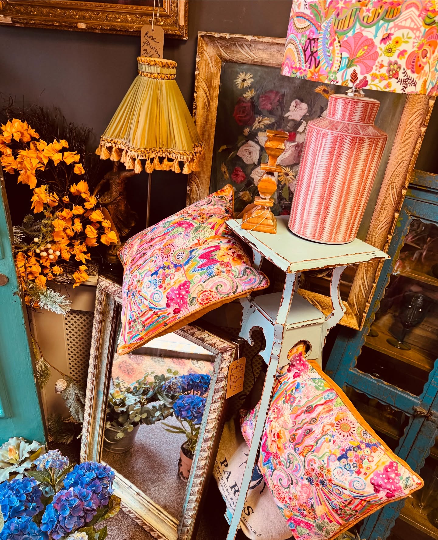 Cutest combo of these two fabrics that flew away today 🤓#bespoke #interiordesign #interiordecor #interiorstyling