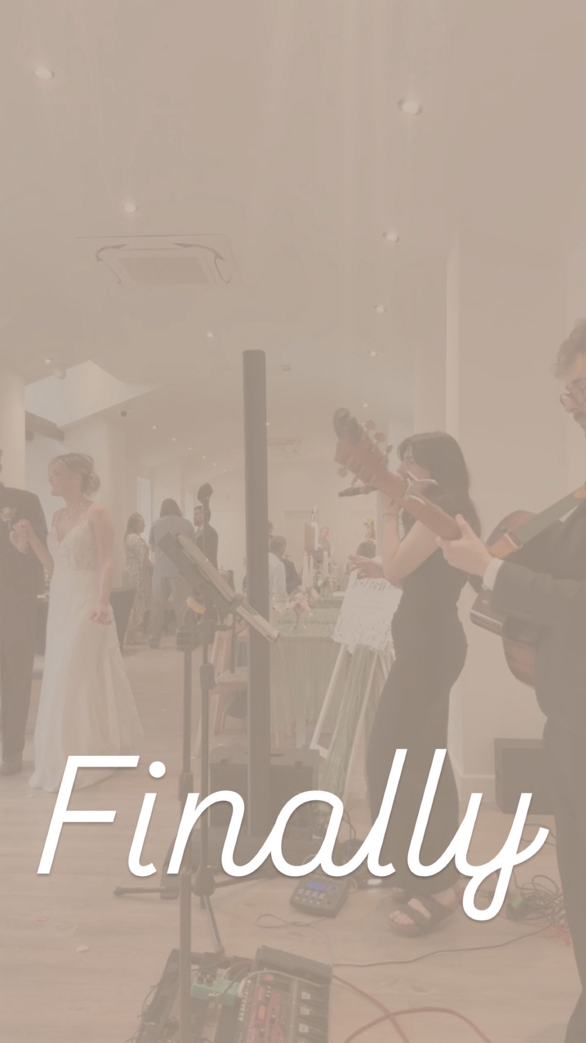 Reception dancing vibes ๐ถ for Mr & Mrs Morrell
๐ @thebridgeoxton
#finally #cecepeniston #weddingsinger #acousticduo #nottinghamshire #weddingmusic