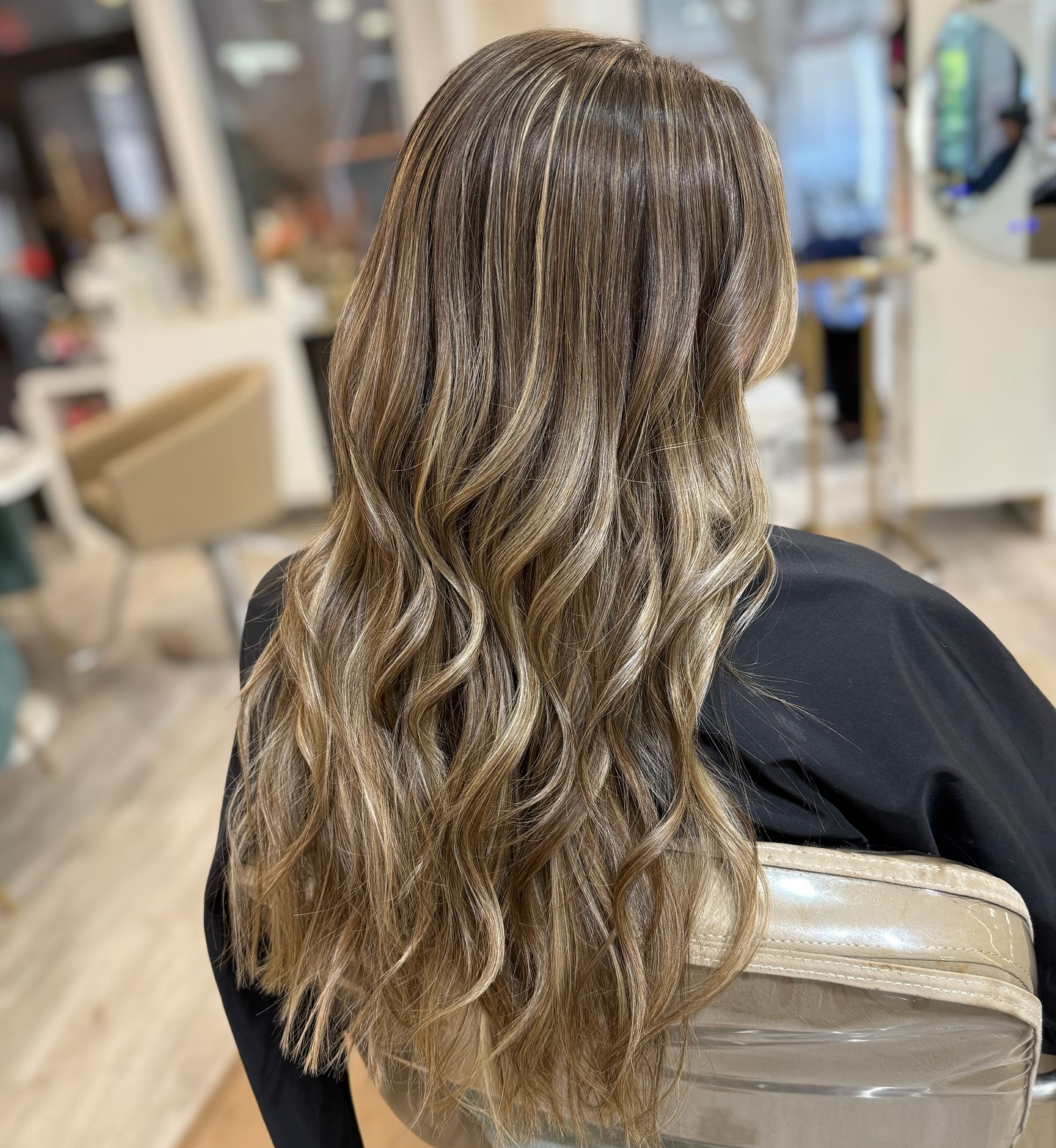 She’s moving to Cali & now has the blonde to prove it ☀️ Swipe to see her before ➡️
Ready to be freshened up? Book your transformation at www.hairbykristle or click the link in bio!
New clients enjoy 20% off their first appointment- offer ends August 1st!
📍 13200 Marina Way Unit 104A Woodbridge, VA
#balayage #blondehair #behindthechair #blondespecialist #vablondespecialist #novahairstylist #novablondespecialist #novadimensionalblondespecialist #dimensionalblonde #babylights #redken
#vahairstylist #quanticohairstylist #haircut #woodbridgehairstylist #layers #caramelbalayage #redken #brunette #redkenshadeseq #expensivebrunette #brunette #greyhair #silverhair #greyblending #dimensionalbalayage #staffordhairstylist #fredricksburghairstylist