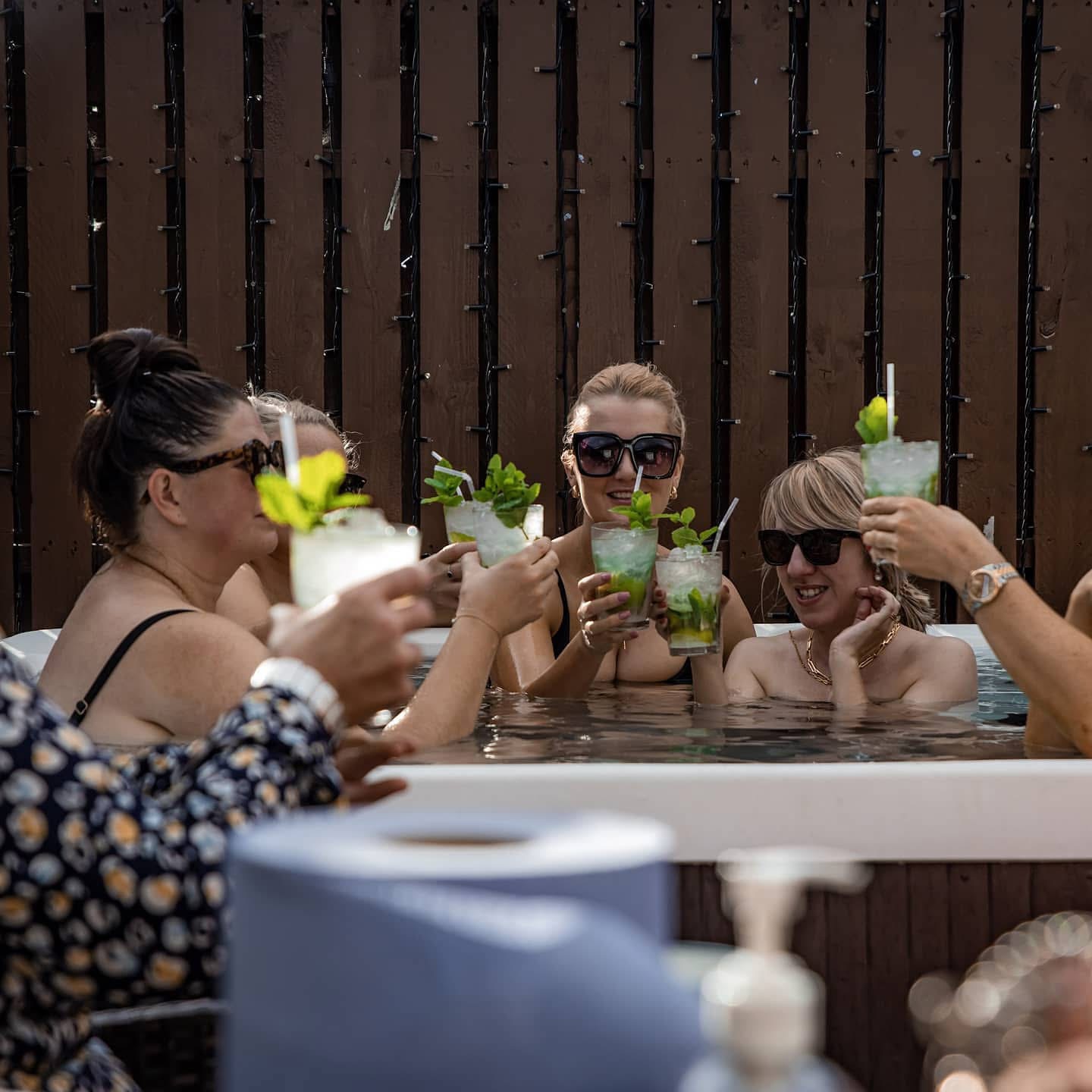 The perfect weather for garden parties, BBQs, and sipping something delicious in the sun.
____________________
#GardenParties #MobileBarHire #Cocktails #MobileBartending