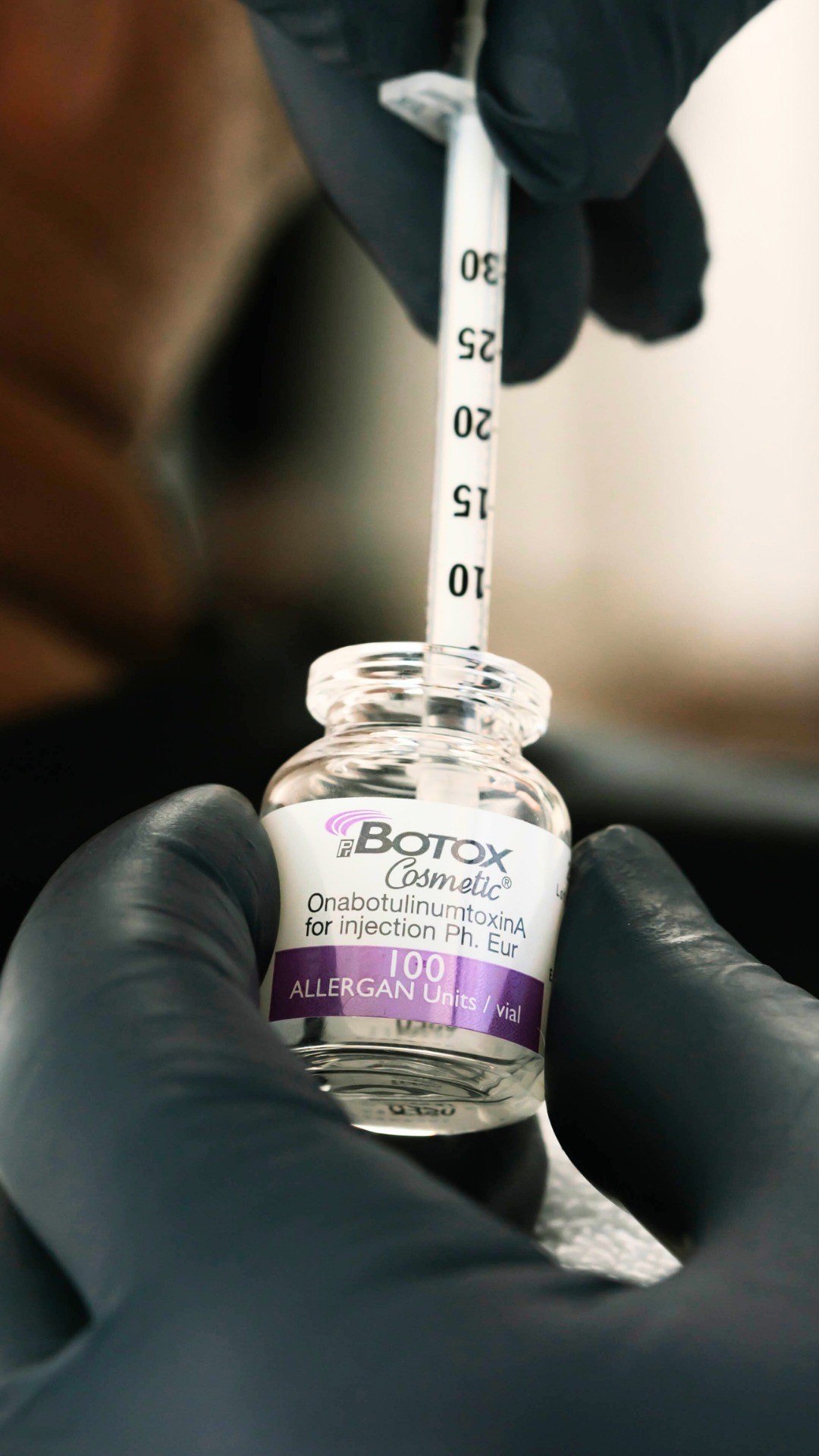 Botox 101: How long does it actually last? 👇
✅ Starts working in 2–3 days
✅ Full effect at 2 weeks
✅ Typically lasts ~3.5 months (sometimes up to 6!)
Pro tip: Longevity isn’t just luck. Dr. Ray’s approach? A personalized one that ensures the right dose in the right place. That means long-lasting, natural results—no frozen faces here! 💉
#BotoxFacts #BotoxVancouver #ViewLaser #AestheticMedicine #AntiAging #NaturalResults #Wrinkles