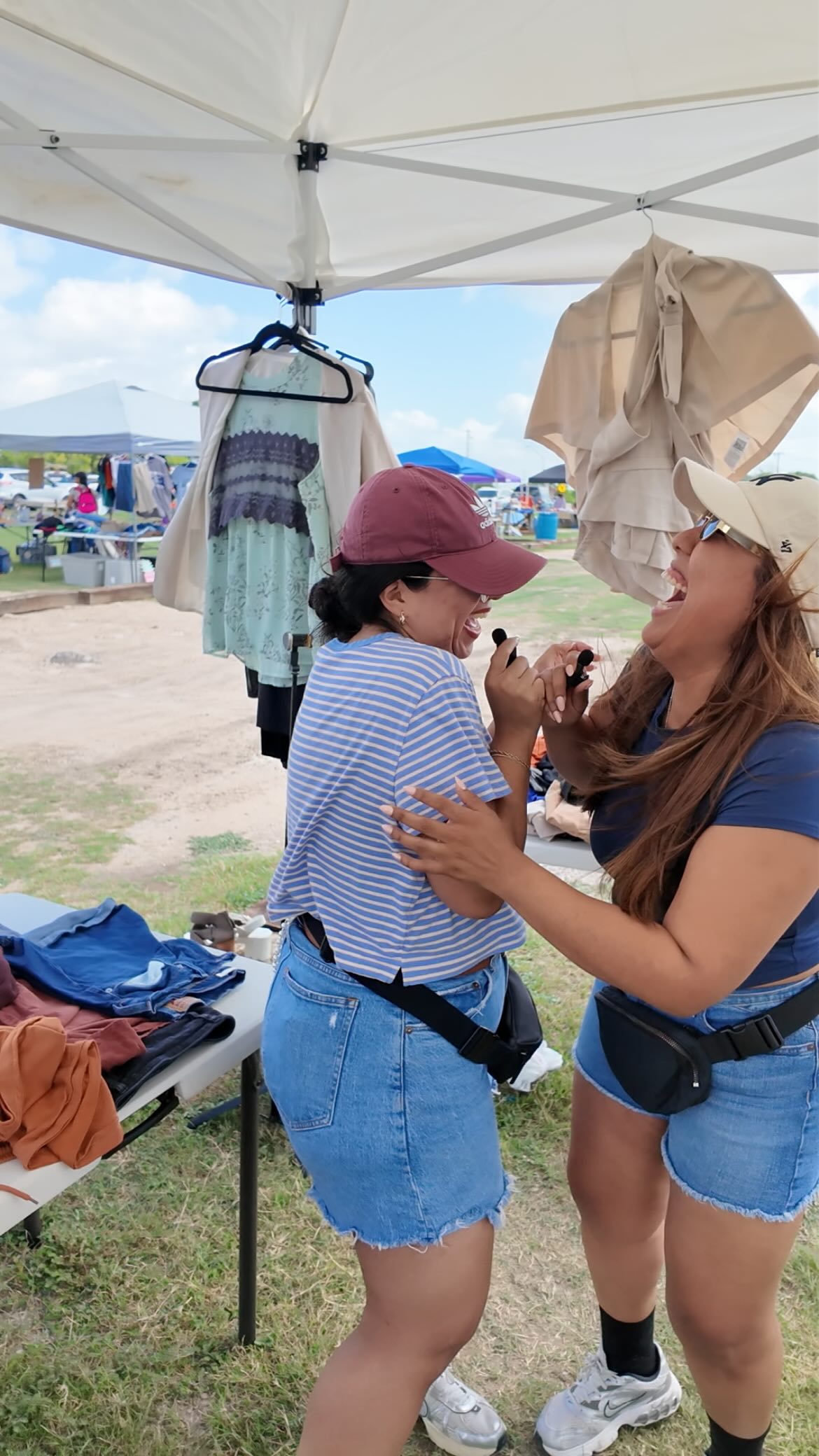 POV: you trade your thrift store drop off for a day at the market selling clothes with your bestie 😍 These ladies were EVERYTHING! Take a page from their book and give vending at the Kyle Flea Market a try.
#thrift #springcleaning #secondhandclothing #marketvendor #businesswomen