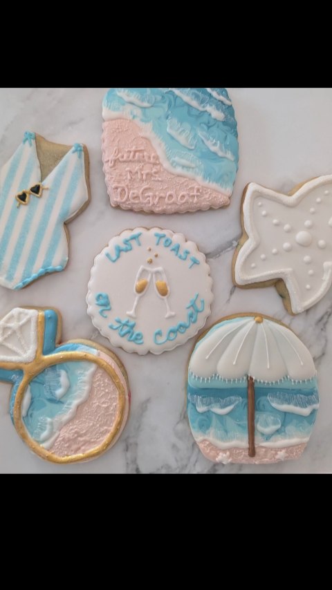 All the beachy and summer vibes for this bachelorette party cookie set 🏖️🐚👙🩴🌊
#beach #beachvibes #coastal #bachelorette #bacheloretteparty #lasttoastonthecoast #bridetobe #cookies #cookiedecorating #cookiesofinstagram❤️ #homebaker #homemadewithlove #homebakery #rachelbakescakes