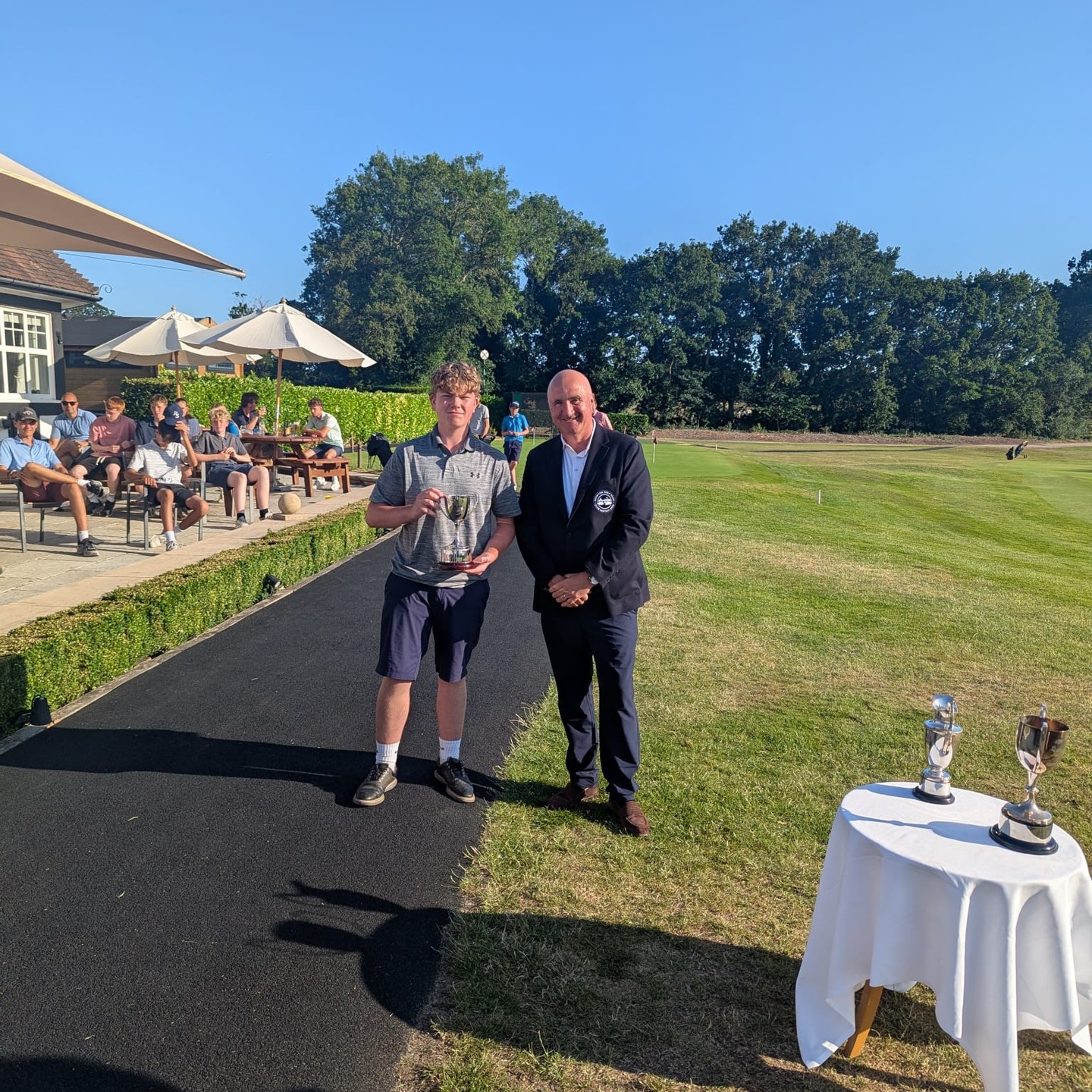 Congratulations to Kallum Jennings, our SGC Junior Club Champion 2025 in both the Handicap and Scratch Divisions.
Kallum delivered an outstanding performance with:
Scratch Division – Rounds of 75 & 75 (+10), total score 150, winning by 1 shot
Handicap Division – Total net score 134, finishing 4 shots ahead of Olly Gelder
Trophies presented by Club Captain, Ciaran and Ladies’ Captain, Georgina.
Handicap Trophy Runner-Up (Combined Overall Net Score): Olly Gelder
Scratch Trophy Runner-Up (Combined Overall Gross Score): Alex Bocquet
A huge well done to all our junior players. Your effort, sportsmanship, and commitment made this a fantastic championship.
#SurreyGolf #JuniorGolf #JuniorGolfers #SurbitonGolfClub #SurbitonGCJuniors #BoysGolf #GirlsGolf #GolfLife #Golfing #EnglandGolf #SurreyJuniorGolf #SurreyGolfers #SurreyGolfClub #GolfCommunity