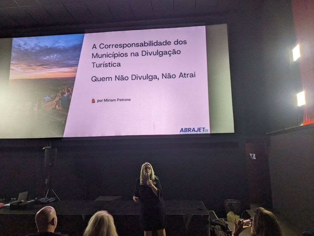 👥 Quarta Palestrante:
🔸 Miriam Petrone – Presidente da ABRAJET-SP
#TurismoBrasil
#AbrajetSP #FórumDeTurismo #TurismoResponsável #JornalismoDeTurismo #SocorroSP #MídiaEspecializada #DestinosBrasileiros #turismoédesenvolvimento