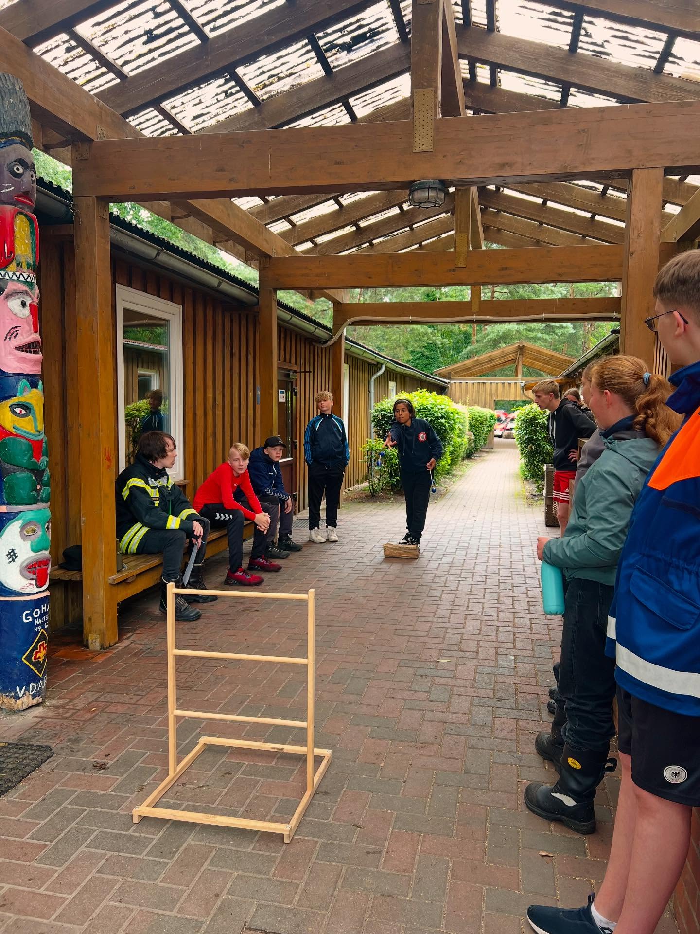 Tag 3 📆
Aufgrund des leider anhaltenden schlechten Wetters, haben wir am Montag mit Regenspielen weitergemacht. Die Jugendlichen konnten ihre Punkte bei Geschicklichkeitsspielen sammeln. ☔️
Die nächsten Tage soll es zum Glück trocken bleiben. ☺️⛅️☀️
@jf_awb
@jf.kiho.stelle
@feuerwehr_neuwarmbuechen
@feuerwehr.liekwegen
@freiwillige.feuerwehr.elze
#sommerzeltlager #zeltlager #jugendfeuerwehr #feuerwehr #regenspiele #geschicklichkeitsspiel