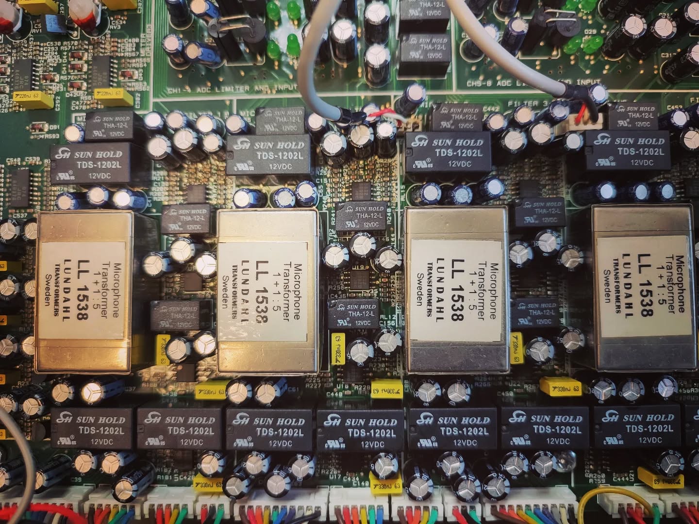 Serré comme des sardines
#electronicrepair
#workbench
#audiorepair
#amptech
#focusriteisa428
#coffee
