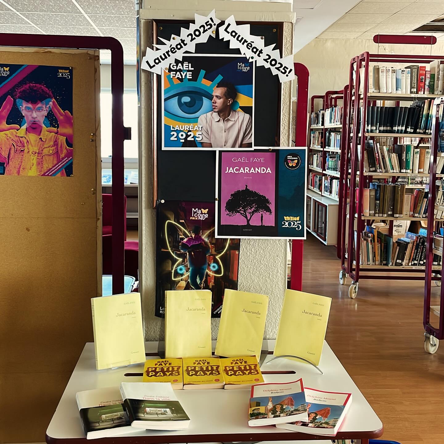 Gaël Faye et son roman Jacaranda à l’honneur dans les CDI des lycées francais d’Amérique du Sud ! Lauréat 2025 du Prix Macondo, ici, à Buenos Aires au Lycée Jean Mermoz! 💜 @delphineminoui @editionsduseuil
@flammarionlivres
@gaelfaye @editionsgrasset
#PrixMacondo #prixmacondo2025 #RomanContemporain #Lecture #LittératureSansFrontières #literatura #lycéefrancais #monlycéefrançais #élèvedumonde
@aefeinfo #AEFE
@lafasesantiago #lafase
@cdegaulle.cl
@ljmbuenosaires #mermoz
@lycee_francais_montevideo
@lycee_moliere #lycee_moliere
@jijlyceefrancobolivien #lycéefrancobolivien
@lfsczbolivie
@lyceefrancocostaricien