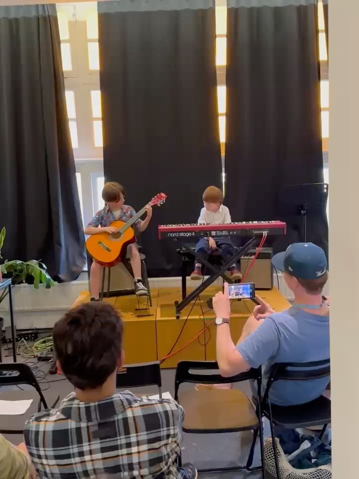 Some sweet glimpses from our very first Tritone showcase š
Watching all the students step up, and share their progress⦠I honestly couldnāt be prouder.
Canāt wait to do it all again!