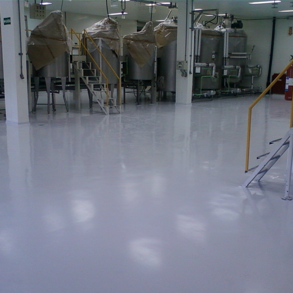Fácil limpeza e máxima proteção!
Na indústria alimentícia, a higiene não é opcional — é essencial. Por isso, o piso epóxi autonivelante é a escolha certa. Ele é um revestimento monolítico (sem emendas ou juntas), o que evita o acúmulo de sujeiras e facilita a assepsia completa do ambiente.
💡 Além disso, é altamente resistente ao tráfego e ao contato com agentes químicos, o que garante durabilidade e segurança para sua operação.
📌 Escolha da ABCEPOXI para esse projeto: sistema autonivelante, aplicado com a precisão que só quem tem mais de 25 anos de experiência pode oferecer.
📍 Revestimento ideal para cozinhas industriais, frigoríficos, laticínios, fábricas de bebidas e muito mais!
✅ Piso bonito, resistente e fácil de manter limpo.
⠀
#PisoEpoxi #EpoxiAutonivelante #IndustriaAlimenticia #HigieneIndustrial #PisoIndustrial #LimpezaFacilitada #Assepsia #ResistênciaQuímica #ABCEpoxi #RevestimentoIndustrial #ObraEntregue #PisoSemEmenda #Durabilidade #ConstruçãoIndustrial #PisosResistentes