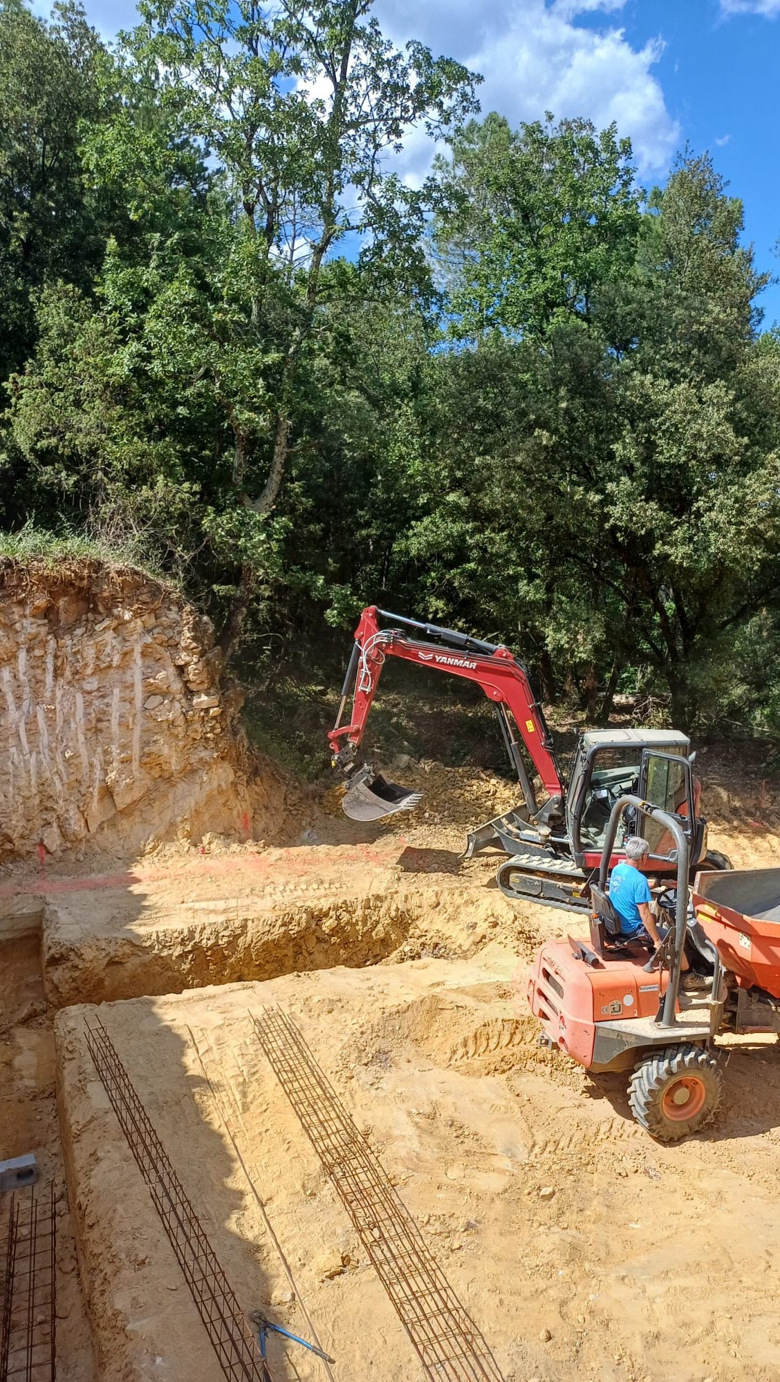 Und was macht dein Chef den ganzen Tag? Unser fährt Dumper auf der Baustelle🤣