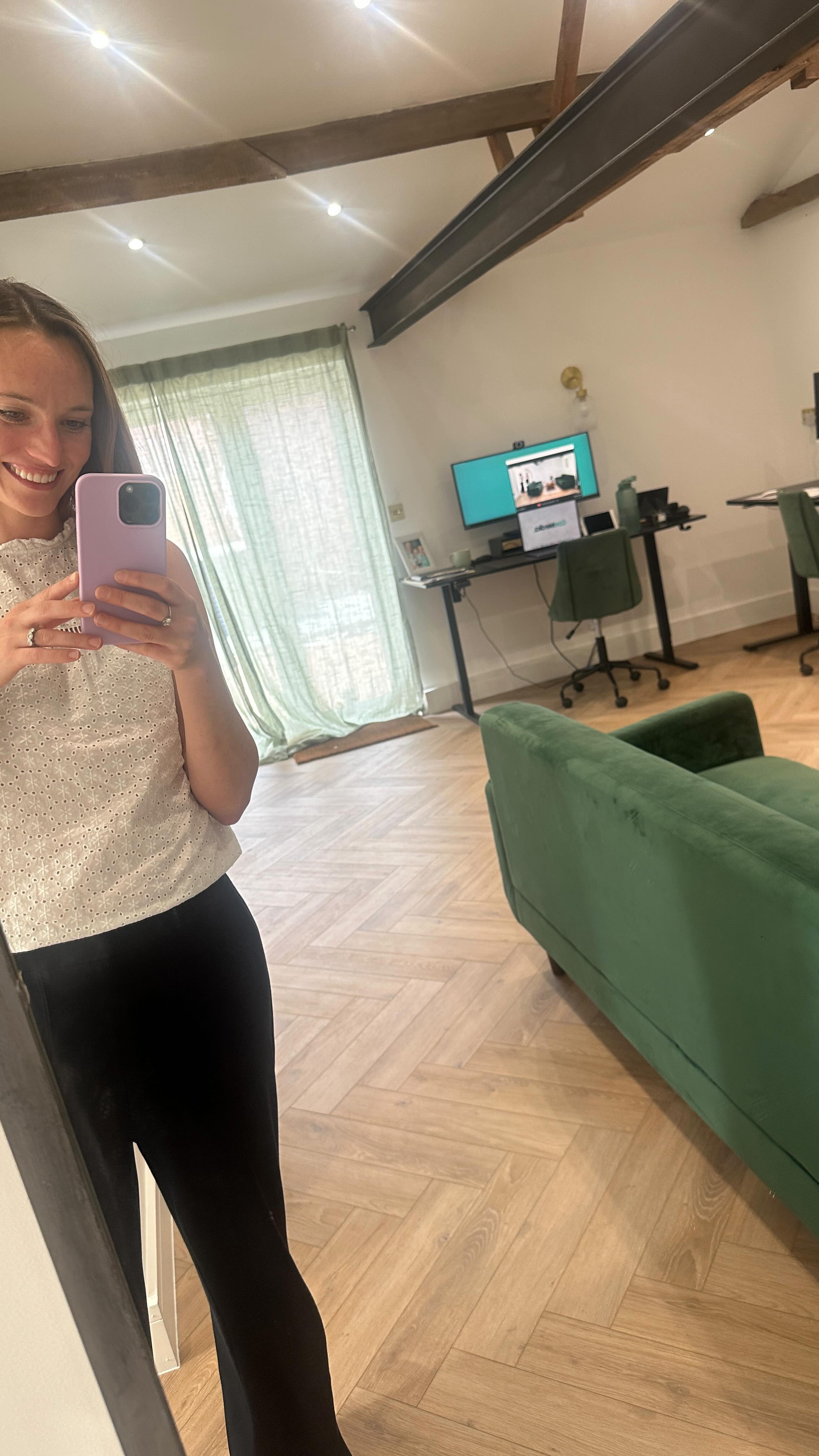 Another week in my little air conned sanctuary complete 🥰✅ In no way, shape or form do I work 9-5 and I wouldn’t want it any other way ✨