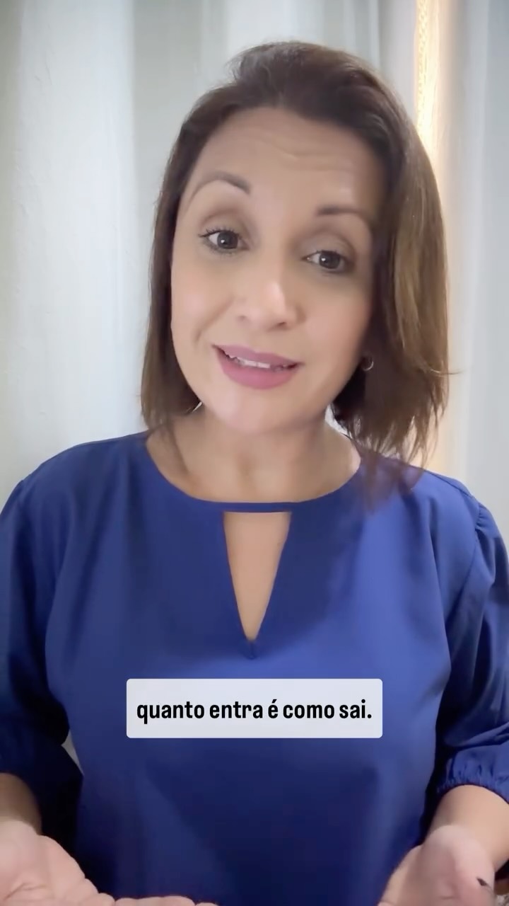 Ganhar bem não garante escolhas certas. Prioridade é comportamento, não salário.
Na palestra que ministrei em uma empresa do setor de fundição, o cenário era claro: colaboradores pedindo adiantamentos para quitar pensões atrasadas, e o bônus de R$3 mil sendo usado, em muitos casos, para comprar um iPhone.
💡 Isso não é sobre julgamento. É sobre realidade.
A falta de educação financeira no ambiente de trabalho custa caro — pra quem vive no limite e pra empresa, que sente o impacto na produtividade.
Falar sobre dinheiro dentro da empresa não é tabu. É cuidado. É gestão.
#EducaçãoFinanceira #PalestrasCorporativas #RH #SaúdeFinanceira #Produtividade #LiderançaComPropósito #Prioridades #DinheiroComConsciência #SIPAT