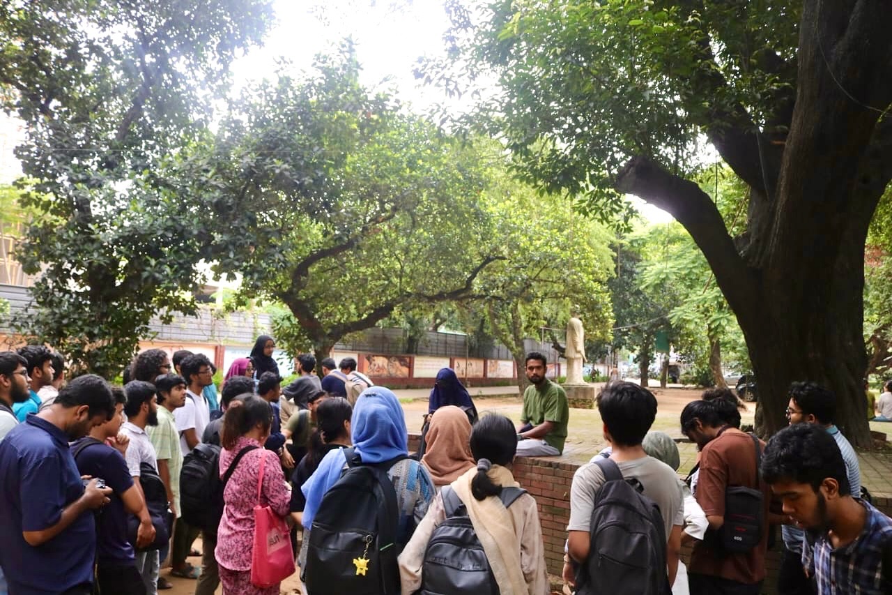 Discussing architectural photography techniques with students from the ARCH 124: Photography course, Department of Architecture, BUET. Photowalk at Faculty of Fine Arts, University of Dhaka — exploring composition, light, and spatial narratives.
P.C. Hamim Al Fardin