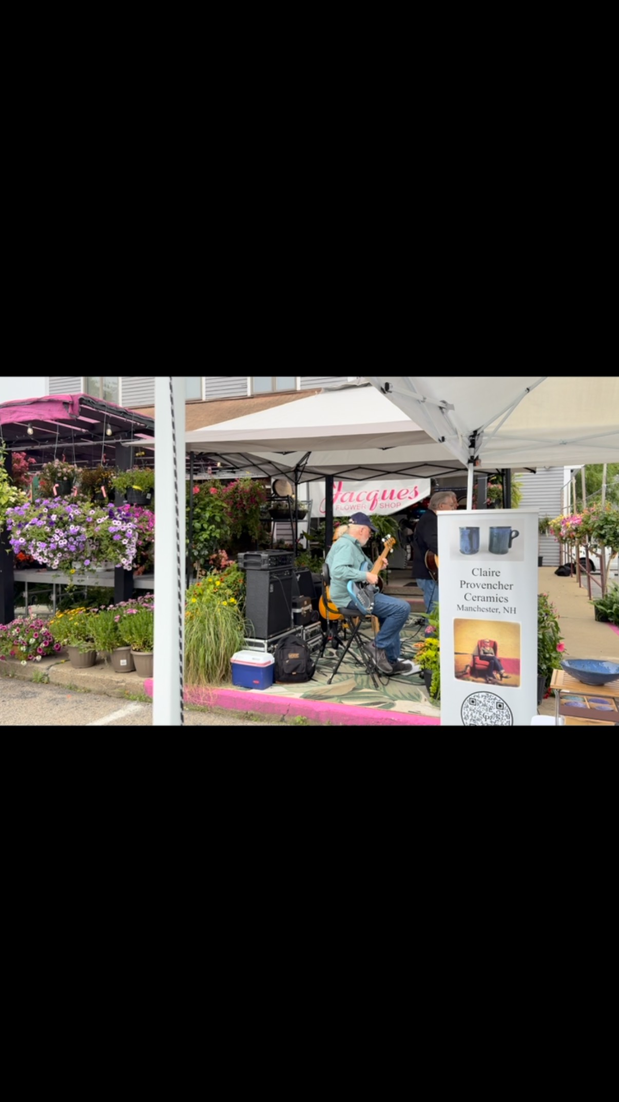 One more hour of shopping local @mast.rdcm on Mast Road in Pinardville! Market closes at 6:30.