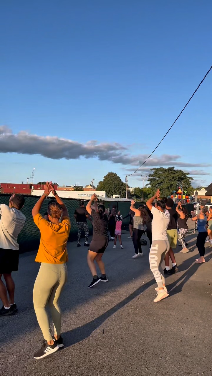 Last year’s outdoor grind, still feeling that energy.
Let’s do it again soon!
#WorkouThrowback#StrongTogether