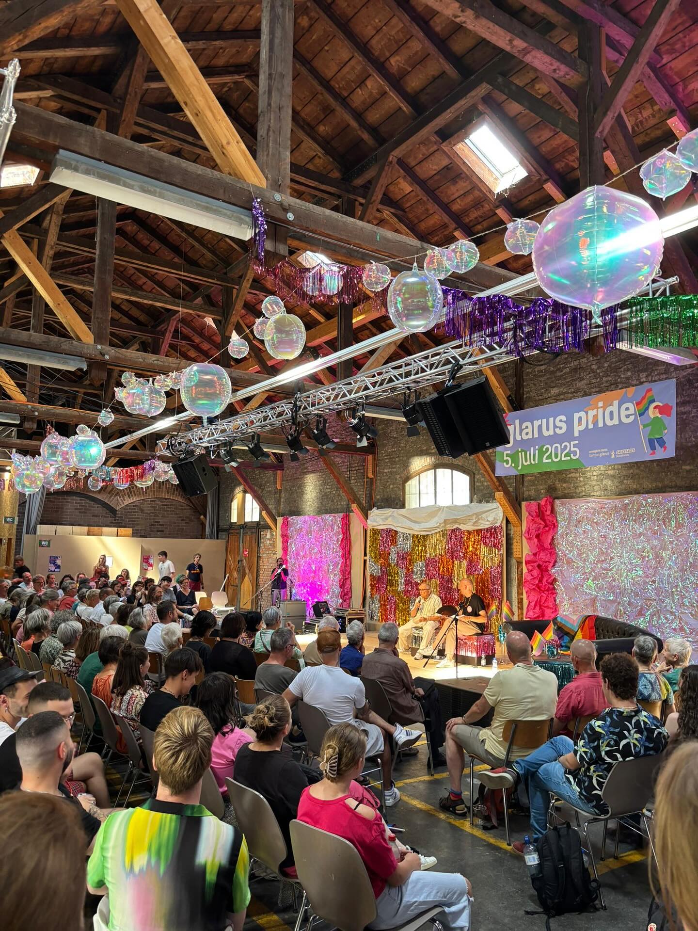 Gestern hatten wir Vereinsversammlung in Glarus: Zuerst Versammlung mit anschliessendem Mittagessen, anschliessend Besichtigung von aussen des Hössli-Hauses in Glarus (Geburtshaus Heinrich Hössli) und @glaruspride