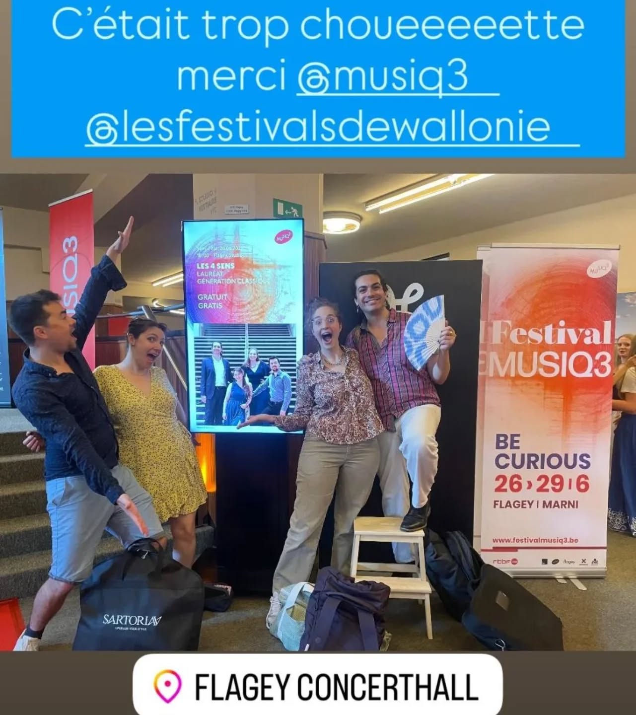 Youhouuu c'était trop bien ! Quelle joie ! Vous étiez nombreux.ses et l'ambiance était chaude ! C'était le feu 🔥🔥🔥 (à moins que se soit la canicule, on ne sait plus 😅😇🙈😉😊)
Un tout grand merci pour votre soutien et pour tout le monde qui rend cette aventure des 4 sens possible et si heureuse 💙💙💙
À tout vite pour les prochains concerts ! (Toutes les infos sur notre site internet www.les4sens.com)
💙 sur vous et à tout vite ! 😉😊
MENTION SPÉCIALE au panneau lumineux où il y avait nos têtes qui défilaient ! 😅
#music #joie #concert #festival #flagey #musiq3 #musiquevocale #acapella #groupedemusique #musiquedechambre #enjoy #lovingtheprocess #blueisthenewcolor #musiqueavecjoie