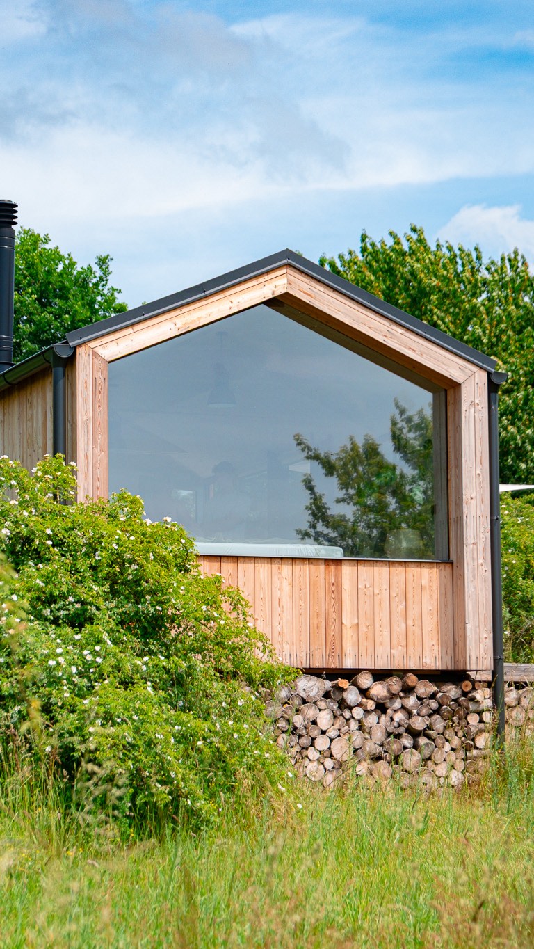 🏡 5 důvodů, proč si pořídit náš glamping Domeček
🎥 Podívejte se na video a zjistěte více.
☎️V případě dotazů nás neváhejte kontaktovat.
#glamping #podnikanivprirode #rosimi #znojmo #ubytovani #bydleni #bydlenivprirode #tinydum #tinyhouse #priroda #udržitelnost #ekologickebydleni