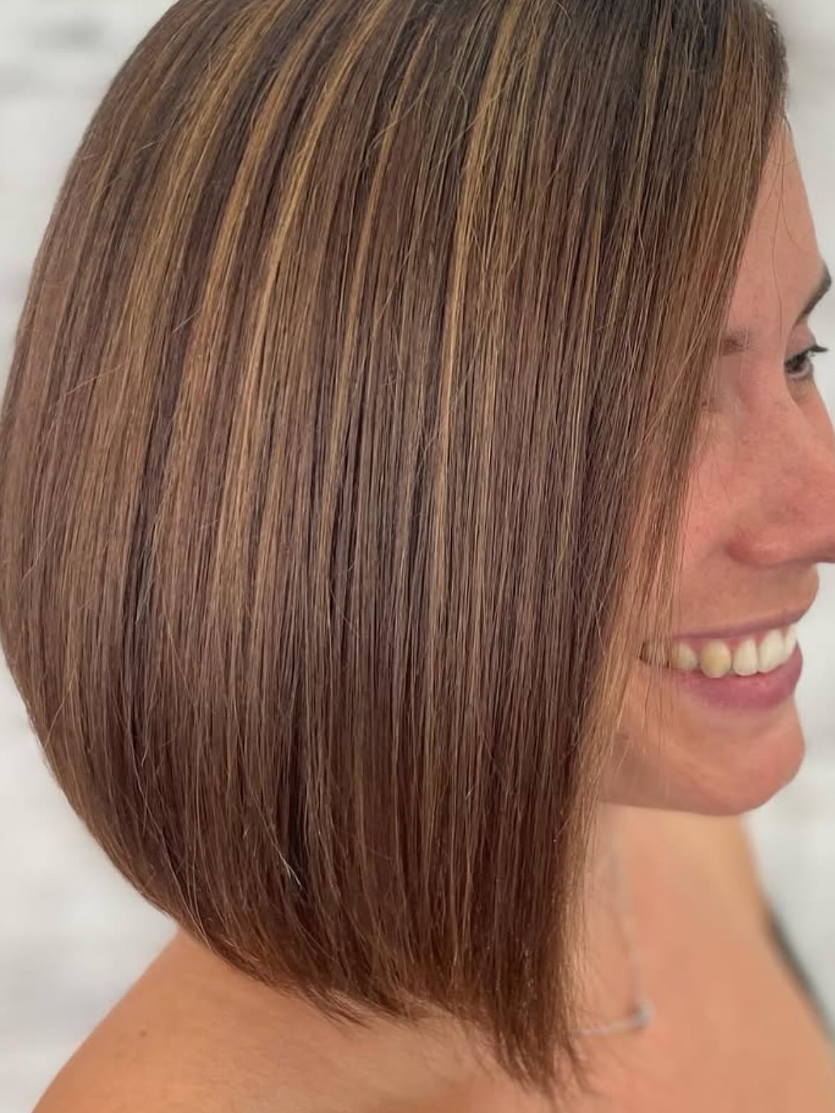 BRUNETTE & BOB 🙌
Swipe for before ➡️
Hair by Tanja #hairdresserpalmademallorca #hairstylistpalmademallorca #coloristapalmademallorca #peluqueriapalmademallorca